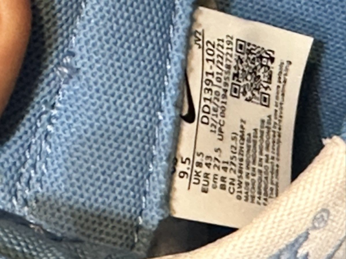 Nike UNC dunk low sz 9.5 gently worn Size US 9.5 / EU 42-43 - 5 Thumbnail