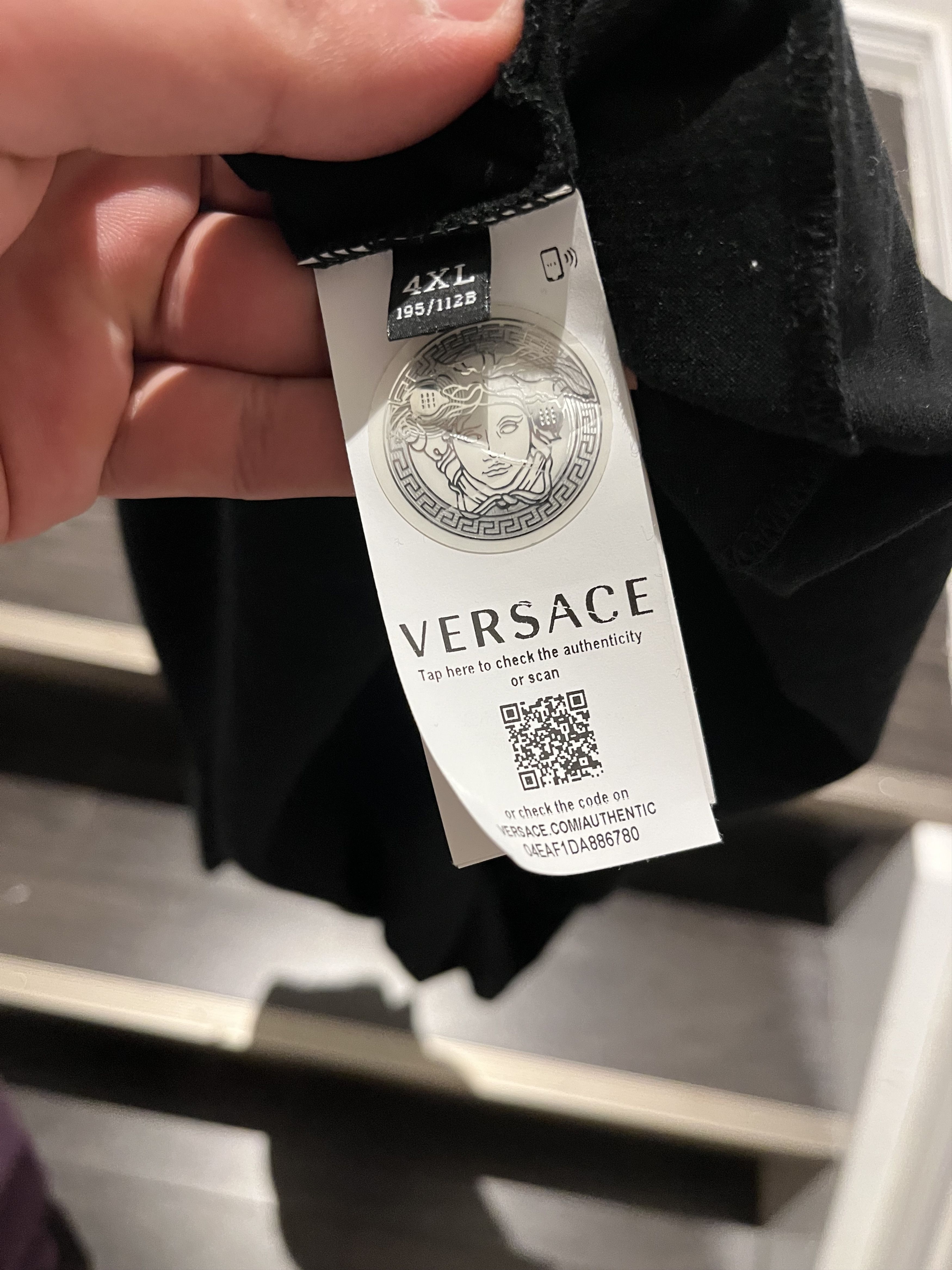 Versace Gianni Versace Black & Gold Logo Print T Shirt Size US XL / EU 56 / 4 - 4 Thumbnail