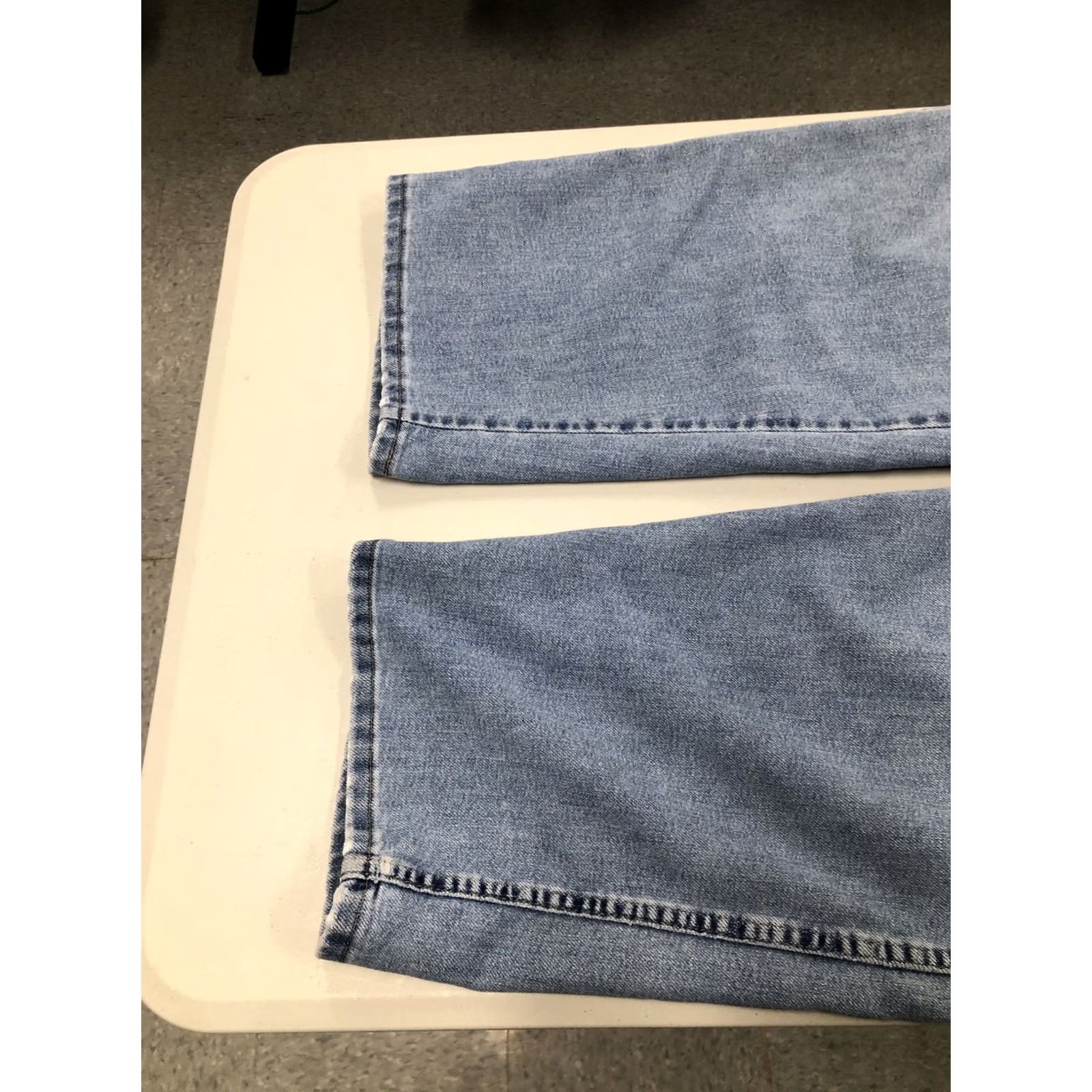 Wrangler Wrangler Jeans Mens 52x29 Regular Straight Cotton Classic Blue Denim Rugged Wear 90s Western Cowboy USA Streetwear 5-Pocket Mens Regular Jeans Size US 36 / EU 52 - 4 Thumbnail