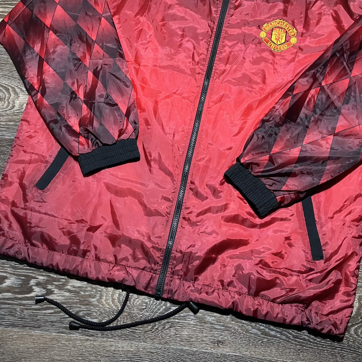 Vintage MANCHESTER UNITED FC Emblem Monogram Gradient Nylon Jacket Size US XL / EU 56 / 4 - 5 Thumbnail