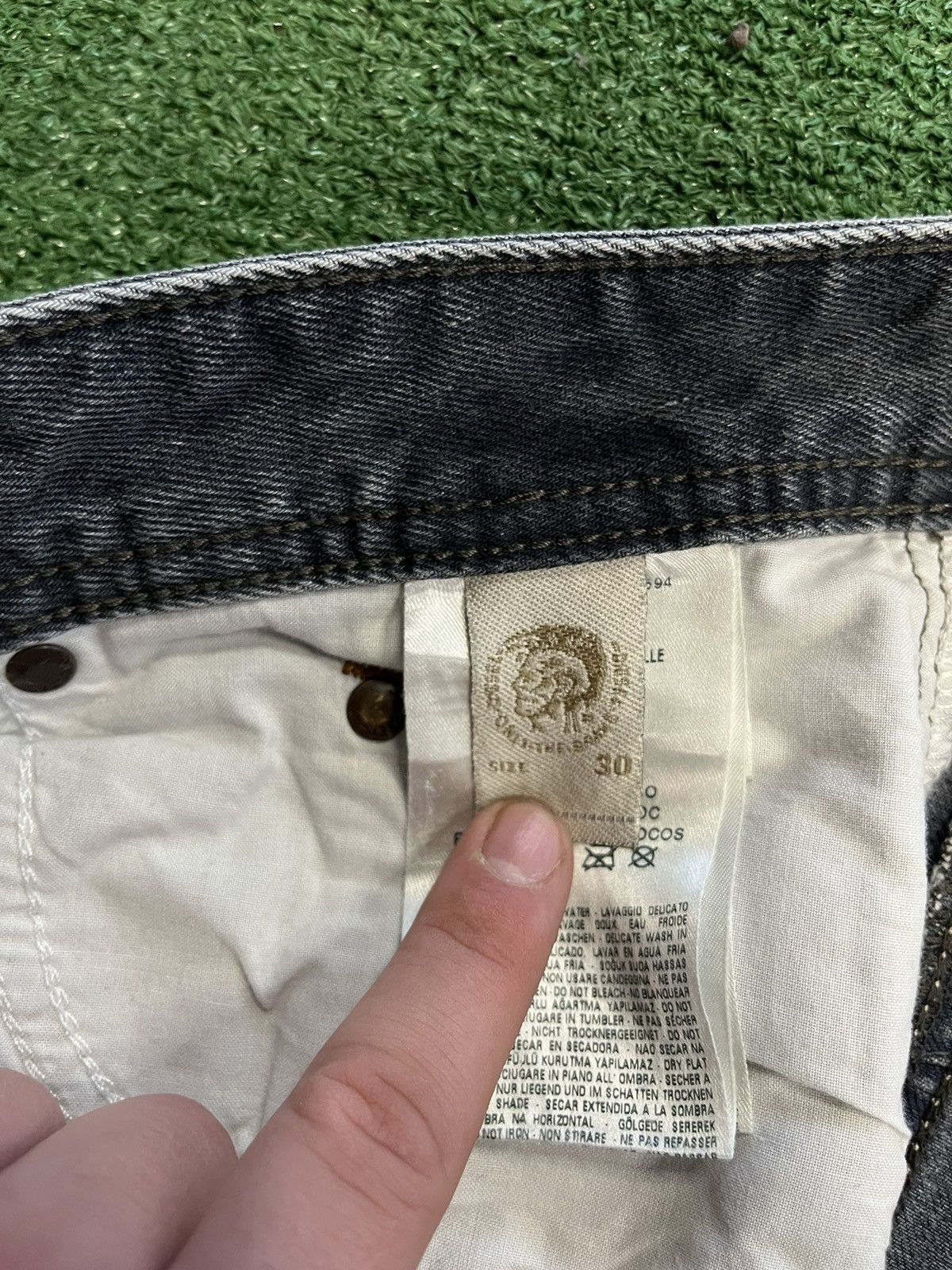 Diesel × Jean × Vintage Vintage Y2K Diesel Distressed Lighting Washed denim pants Size US 30 / EU 46 - 13 Thumbnail