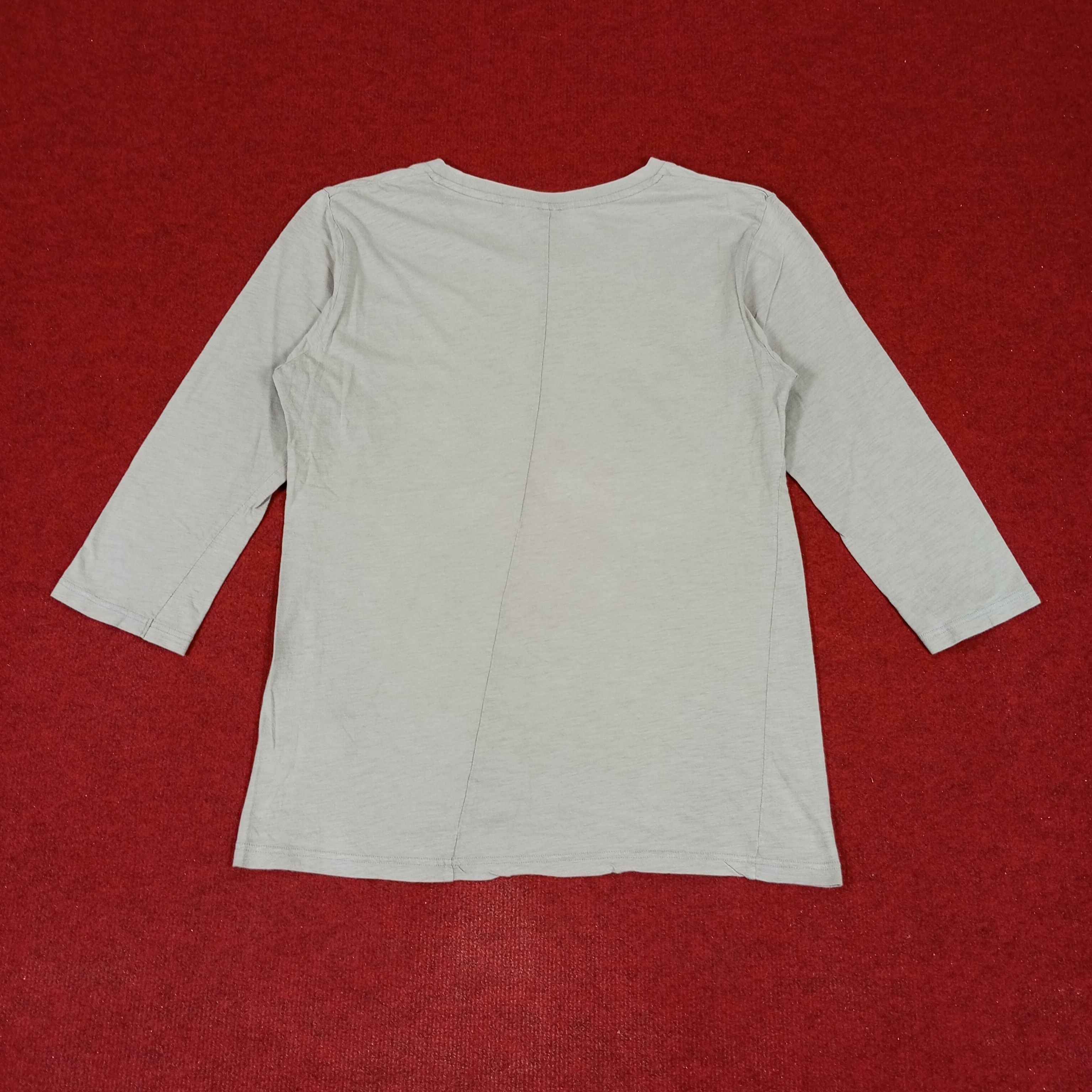Undercover × Uniqlo Uniqlo Undercover Japanese Brand Streetwear Tshirt Size S / US 4 / IT 40 - 3 Thumbnail