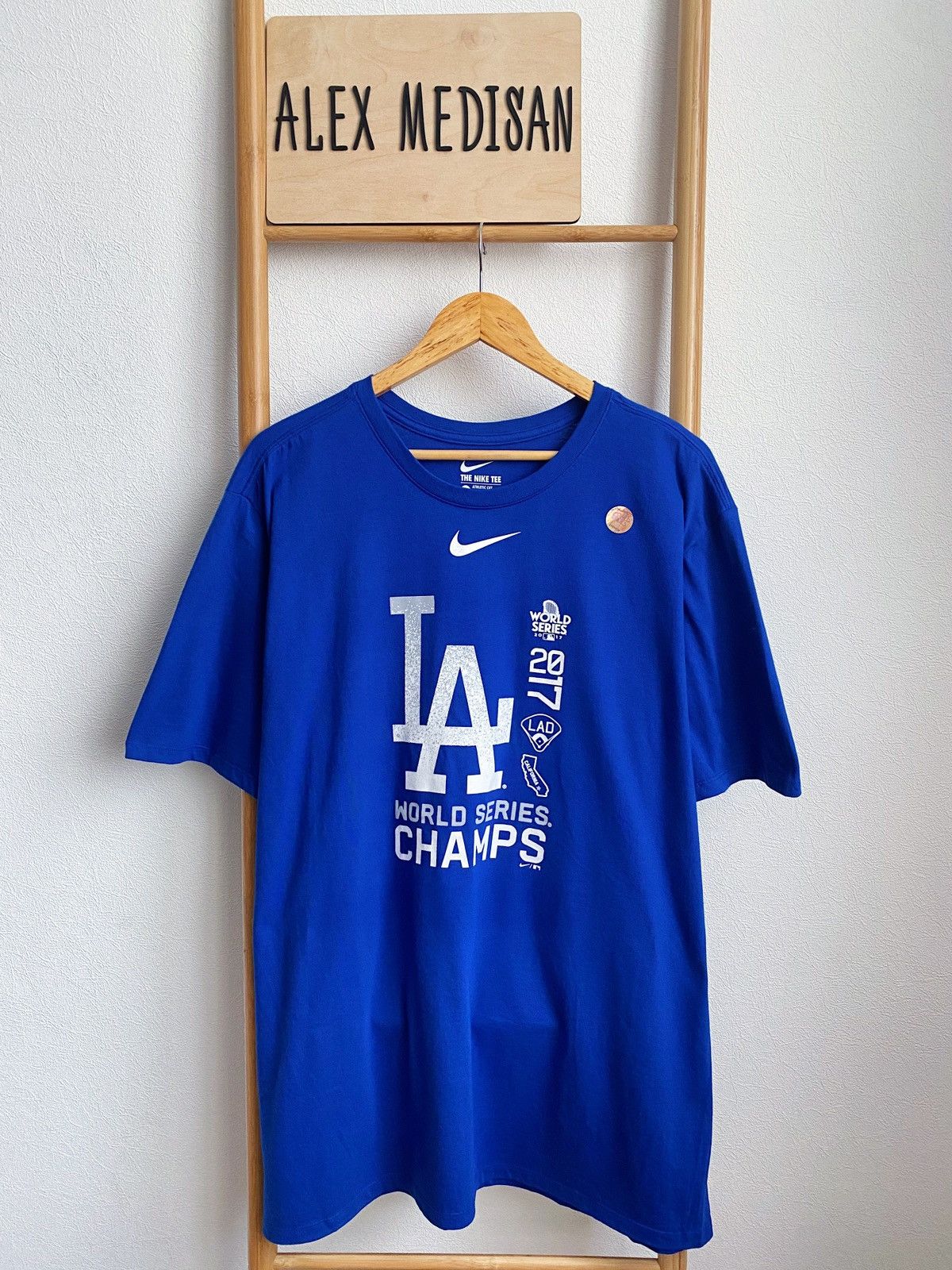 Vintage Nike Los Angeles Dodgers T-Shirt World Series 2017 Size US XXL / EU 58 / 5 - 1 Thumbnail