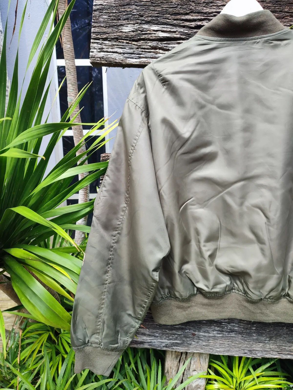 Japanese Brand Vintage Suntory Coffee Bomber Jacket – Japanese Promo Size US L / EU 52-54 / 3 - 11 Thumbnail