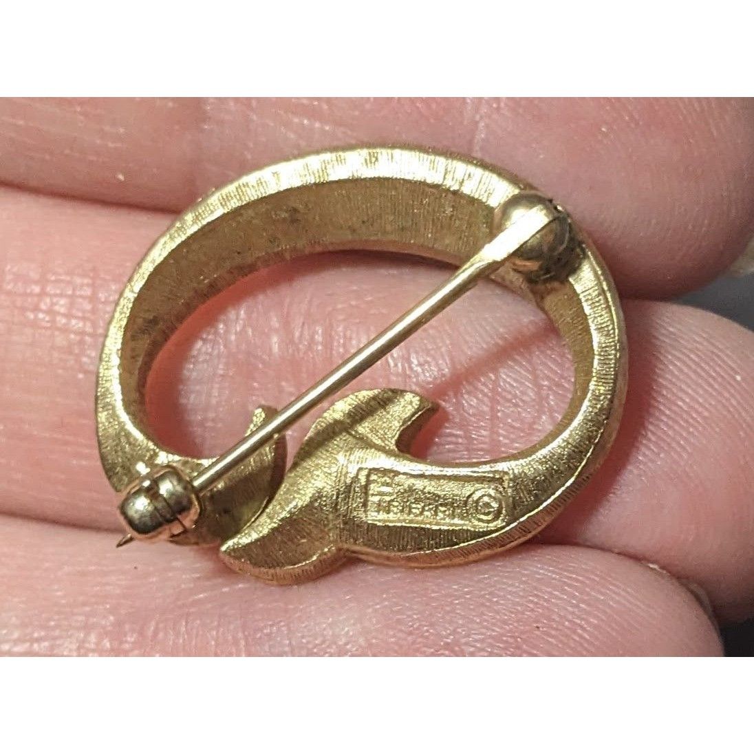 Other Trifari Vintage Art Deco Gold Tone Textured Brooch Size ONE SIZE - 6 Thumbnail