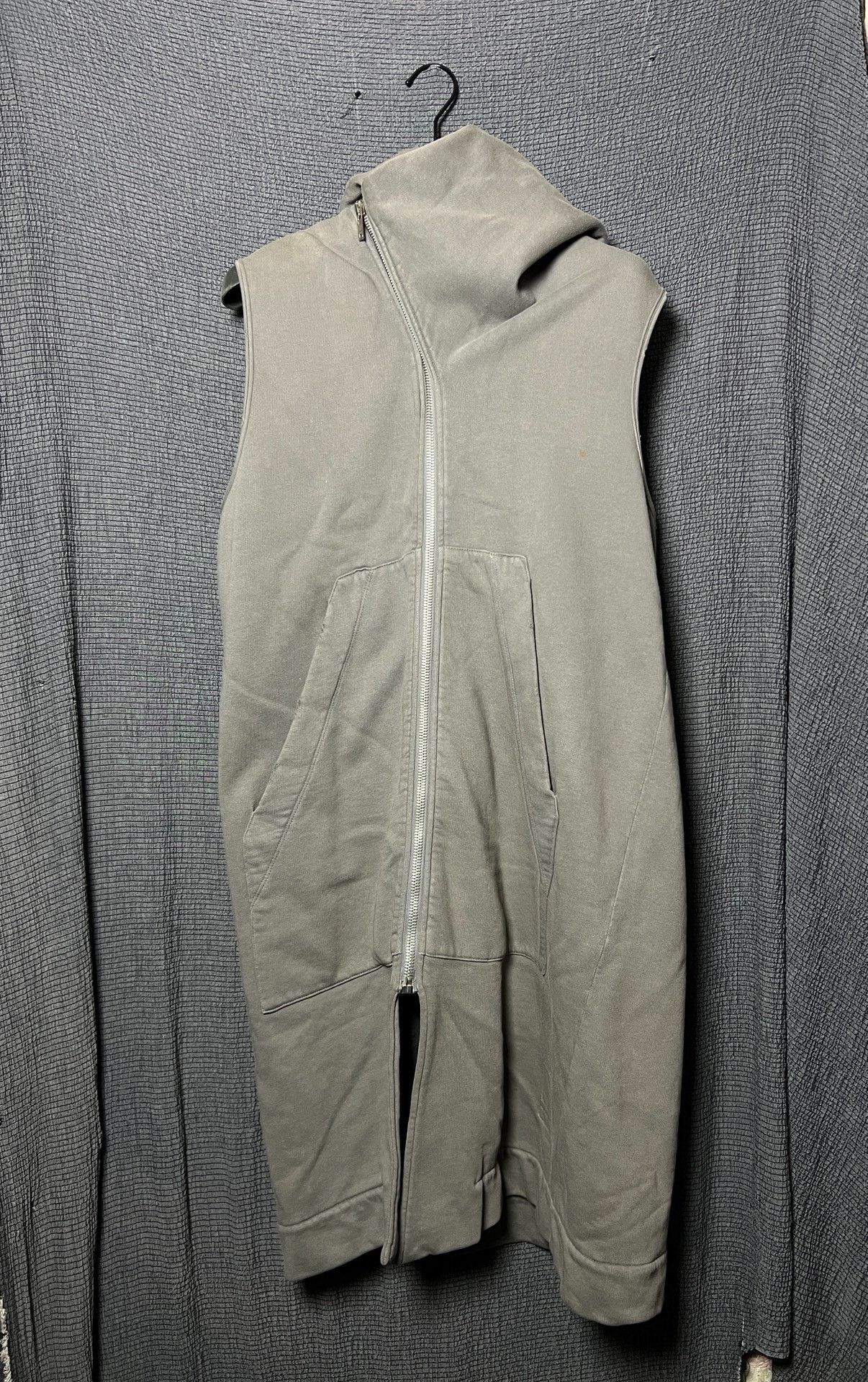 Rick Owens Rick Owens 13FW Sleeveless Wizard Hat Cape Size US S / EU 44-46 / 1 - 1 Thumbnail