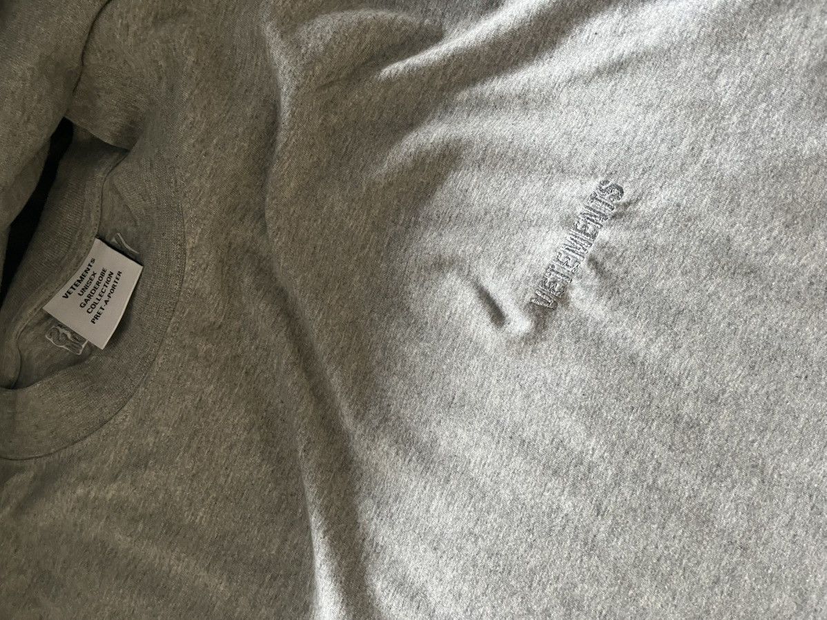 Vetements Vetements Gray & Red Runway Merged T-Shirt / Sweatshirt Size US L / EU 52-54 / 3 - 6 Thumbnail