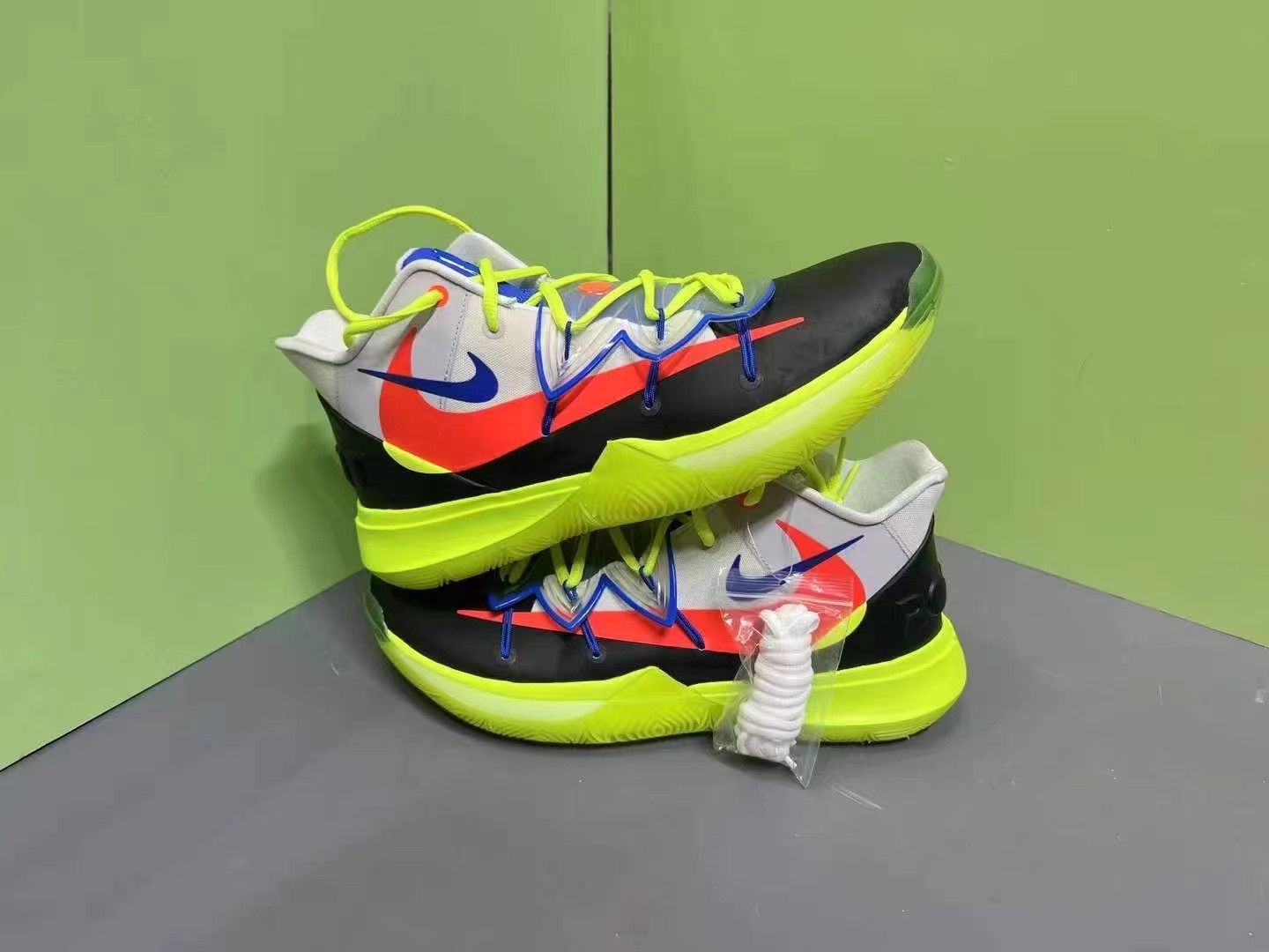 Nike Nike Kyrie 5 Basketball Shoes K15 Size US 12 / EU 45 - 5 Thumbnail
