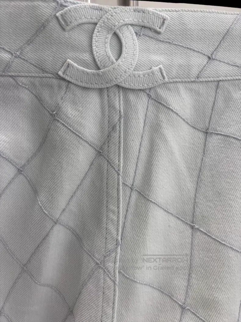 Chanel Chanel Light blue plaid jeans Size 25" / US 0 / IT 36 - 4 Thumbnail