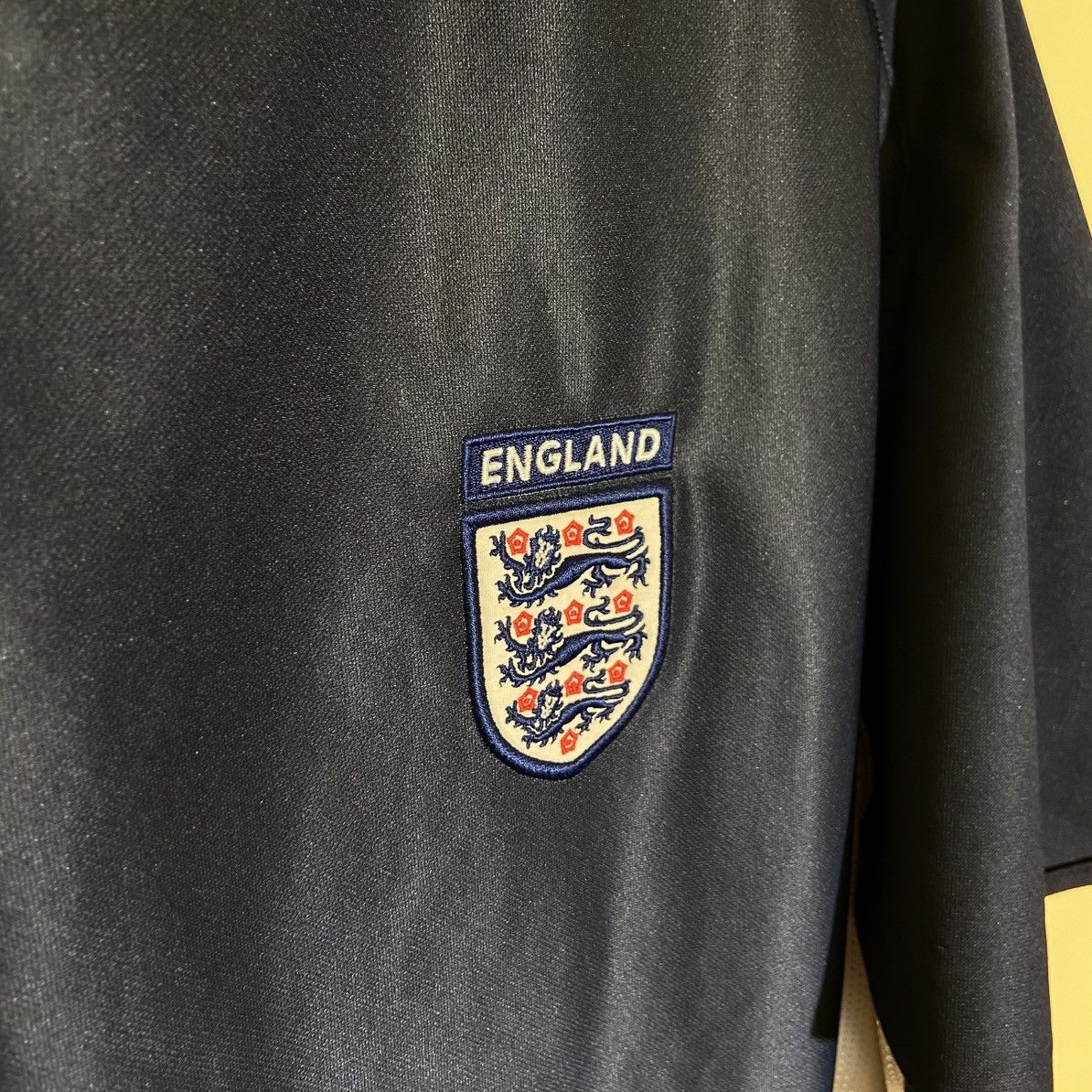 Umbro Umbro England Jersey 2000s Navy Gradient – Size L Size US L / EU 52-54 / 3 - 3 Thumbnail