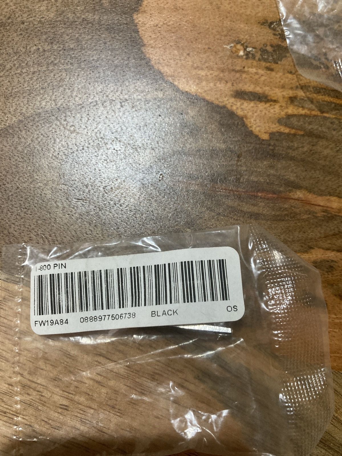 Supreme 1800 SUPREME Pin Size ONE SIZE - 2 Thumbnail