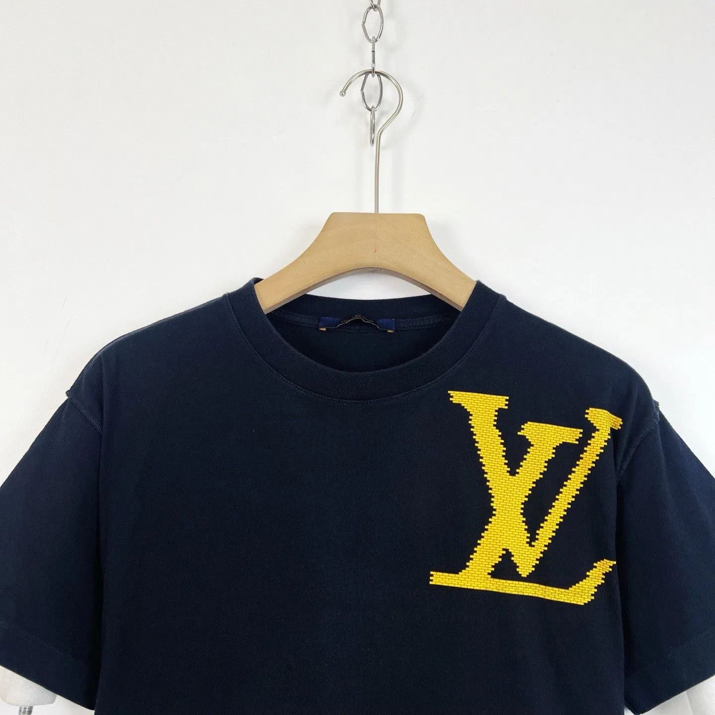 Louis Vuitton LV Black Yellow Logo Short Sleeve. Size US XS / EU 42 / 0 - 4 Thumbnail