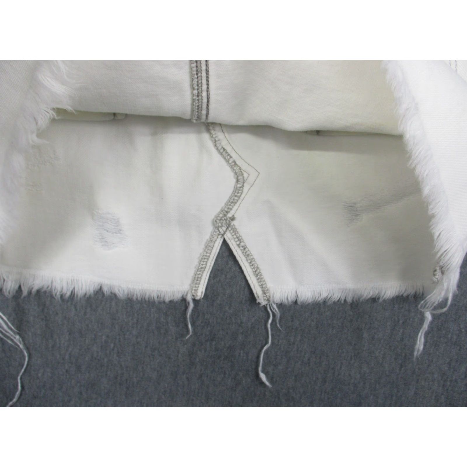 Lucky Brand Lucky Brand Skirt Womens 6 Short White Mini Denim Distressed Fringe Pockets Slit Zip Casual Size 28" / US 6 / IT 42 - 7 Thumbnail