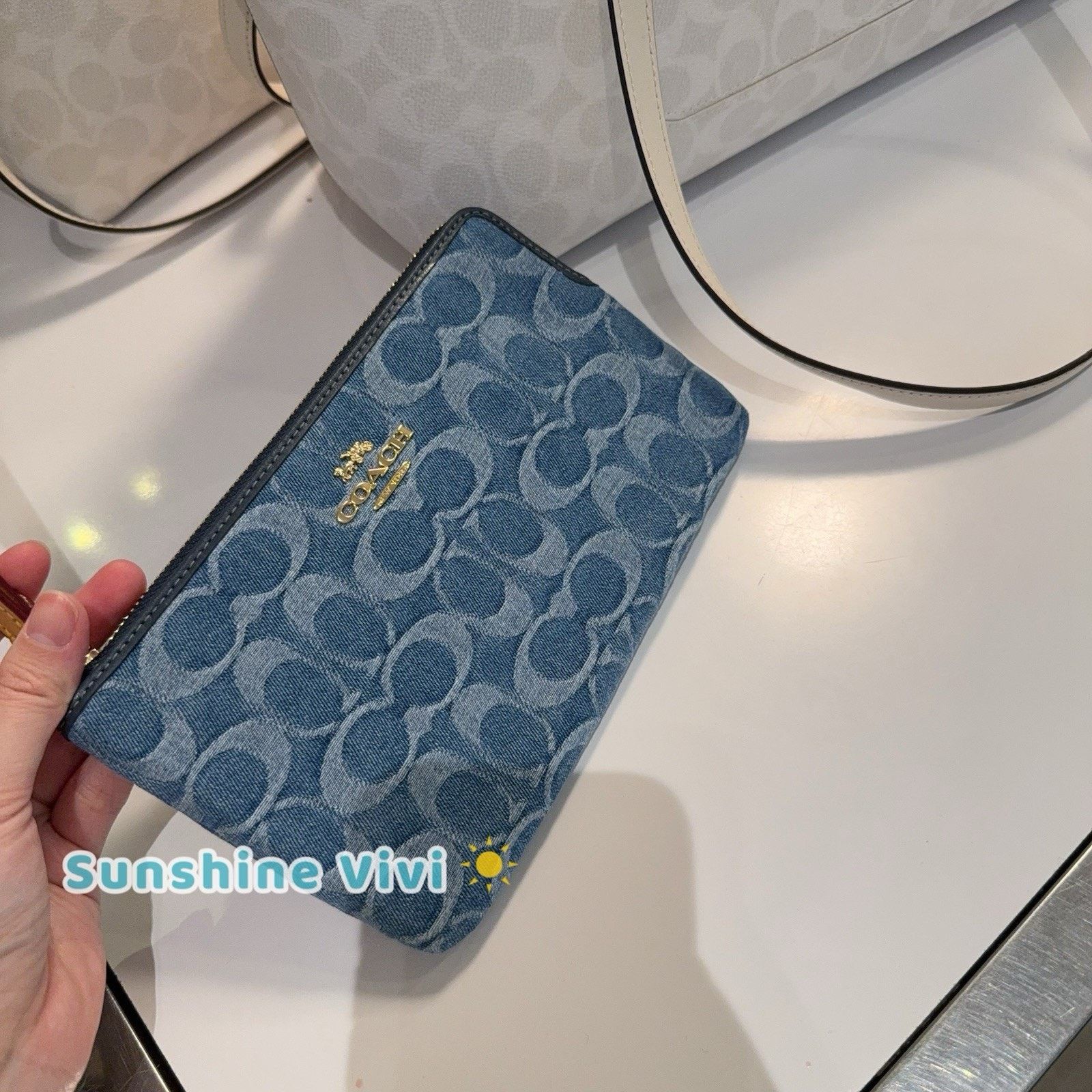 Coach NWT Coach Large Corner Zip Wristlet CDE82 denim/Gold/Indigo Size ONE SIZE - 4 Thumbnail