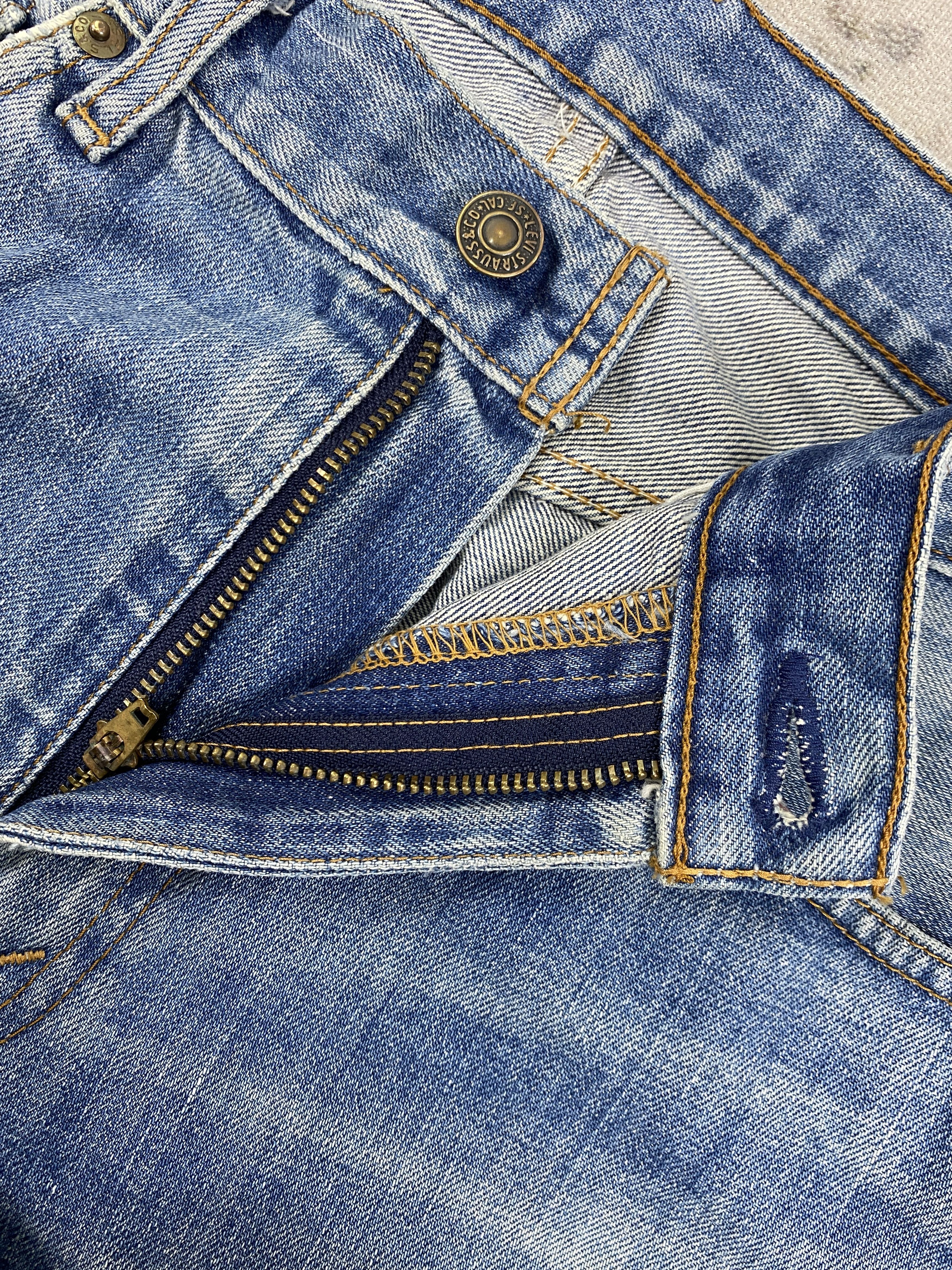 Levi's Distressed Blue Vintage Levi's 505 Jeans 30x31 Denim- JN3529 Size US 30 / EU 46 - 6 Thumbnail