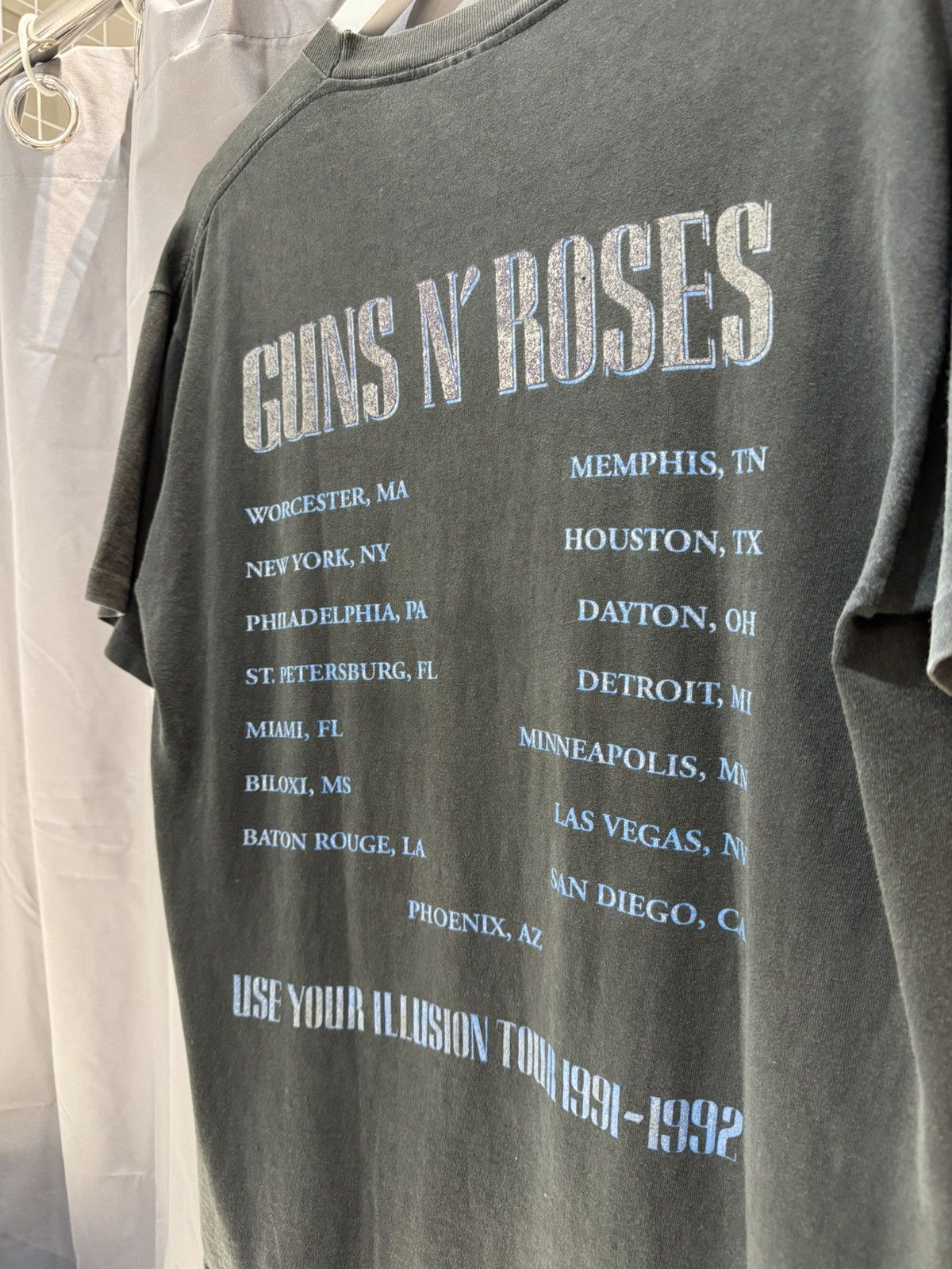 Band Tees GUN N ROSES your illusion part II Size US L / EU 52-54 / 3 - 4 Thumbnail
