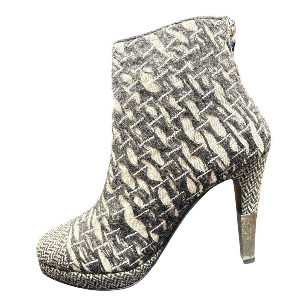 Chanel Chanel Tweed Zip Up Booties Black White CC Heels EU 39.5 US Size US 9.5 / IT 39.5 - 5 Thumbnail
