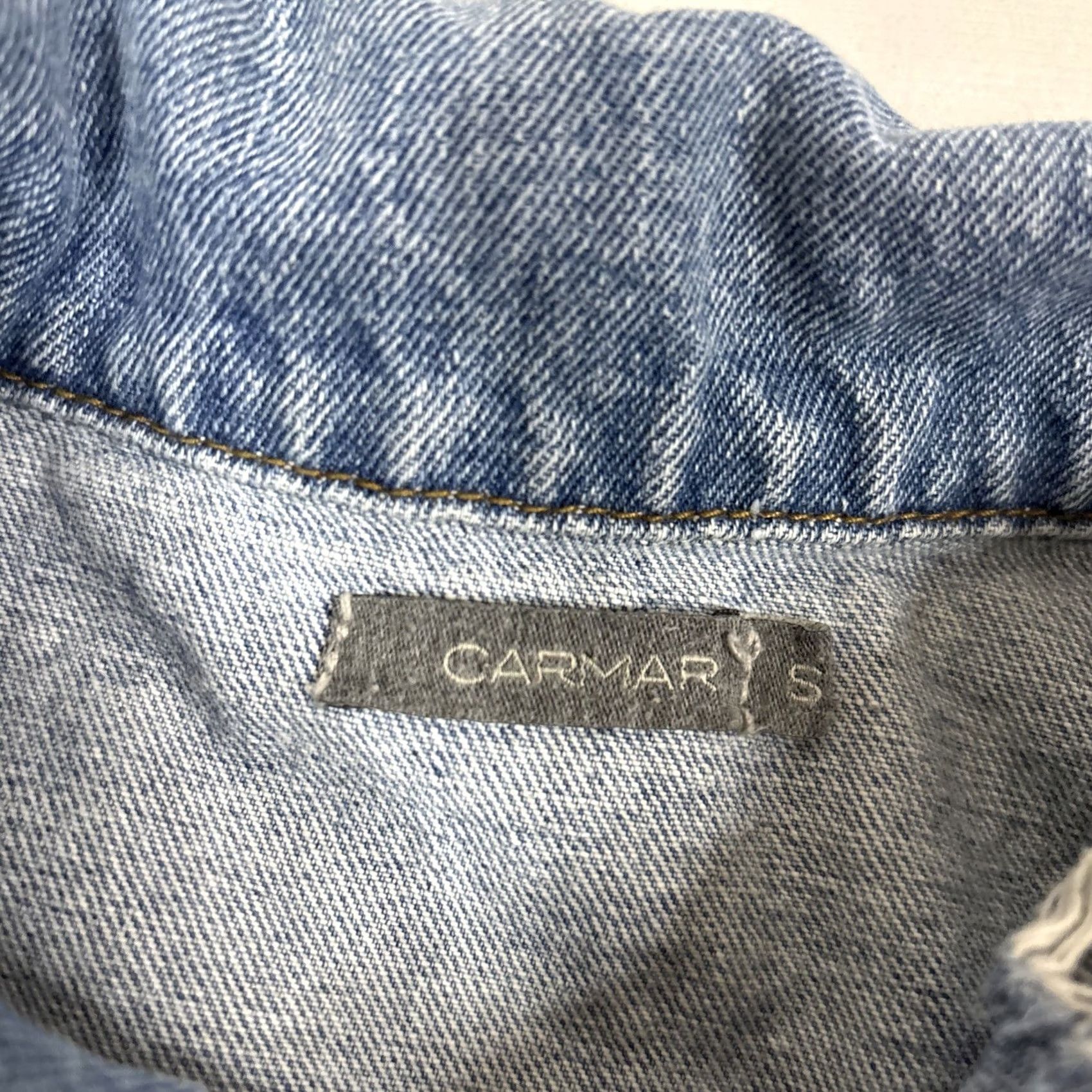Denime CARMAR Denim Jean Jacket Blue Distressed Button Front Street Layer Small Womens Jacket Size 28" / US 6 / IT 42 - 3 Thumbnail