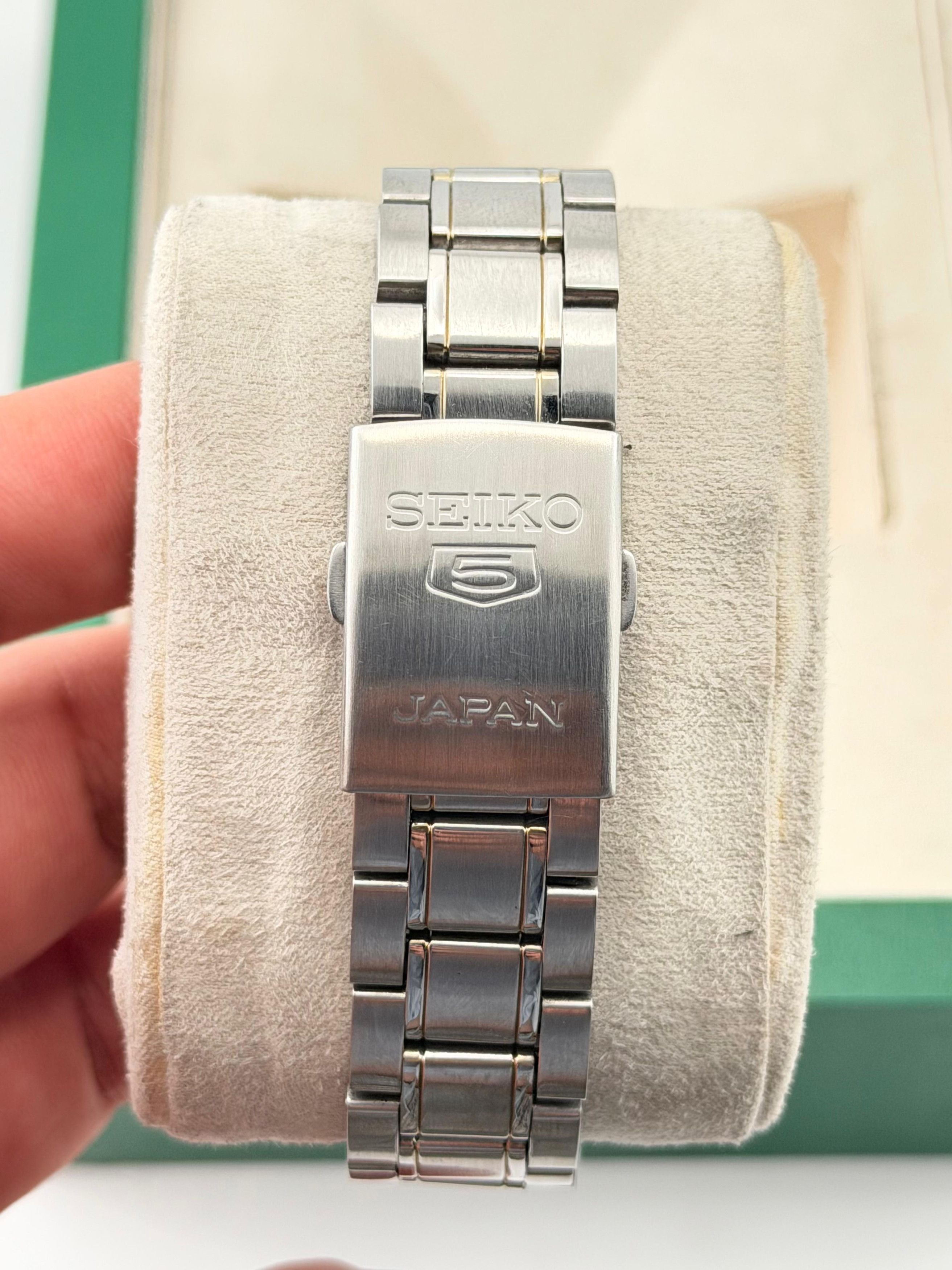 Seiko Vintage Men's Wrist Automatic Watch Size 36 - 6 Thumbnail