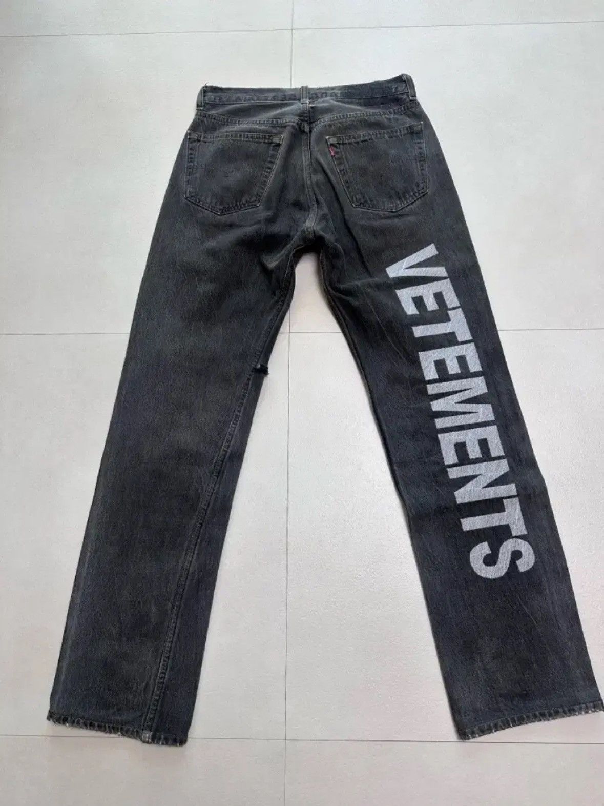 Levi's × Vetements Vetements X Levi's Back Logo Black Denim Pants Size US 30 / EU 46 - 1 Thumbnail