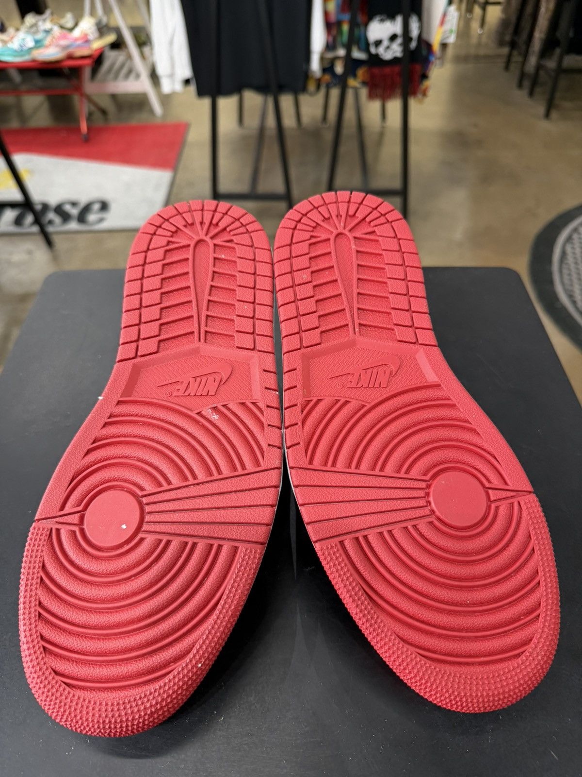Jordan Brand Air Jordan 1 Low Chicago Size 8 (2025) Size US 8 / EU 41 - 9 Thumbnail