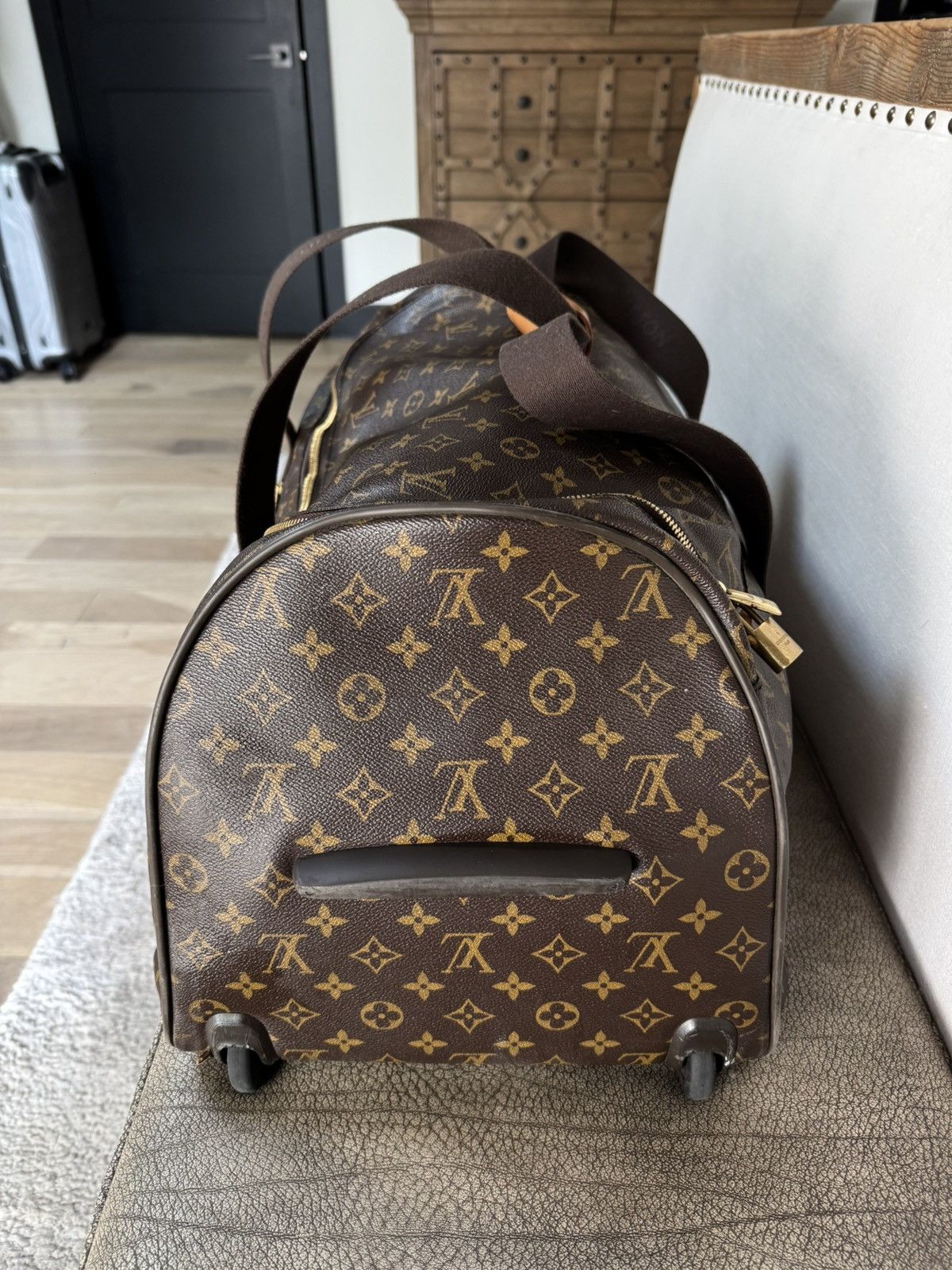 Louis Vuitton Louis Vuitton Horizon Soft 65 Monogram Canvas Duffle Bag Size ONE SIZE - 3 Thumbnail