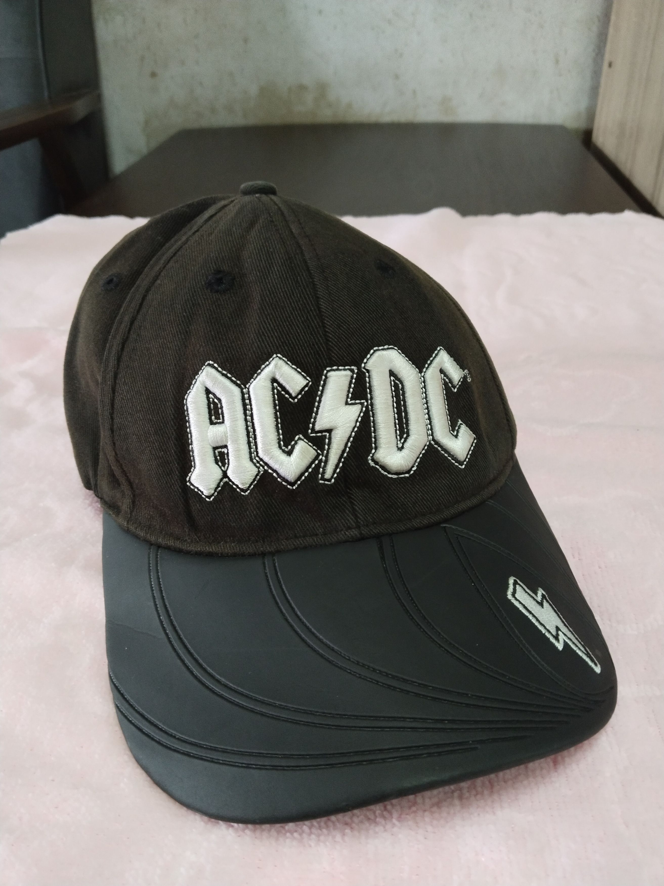 AC/DC × Band Tees RARE SUN FADED ACDC BAND TEES FULLCAP Size ONE SIZE - 1 Thumbnail