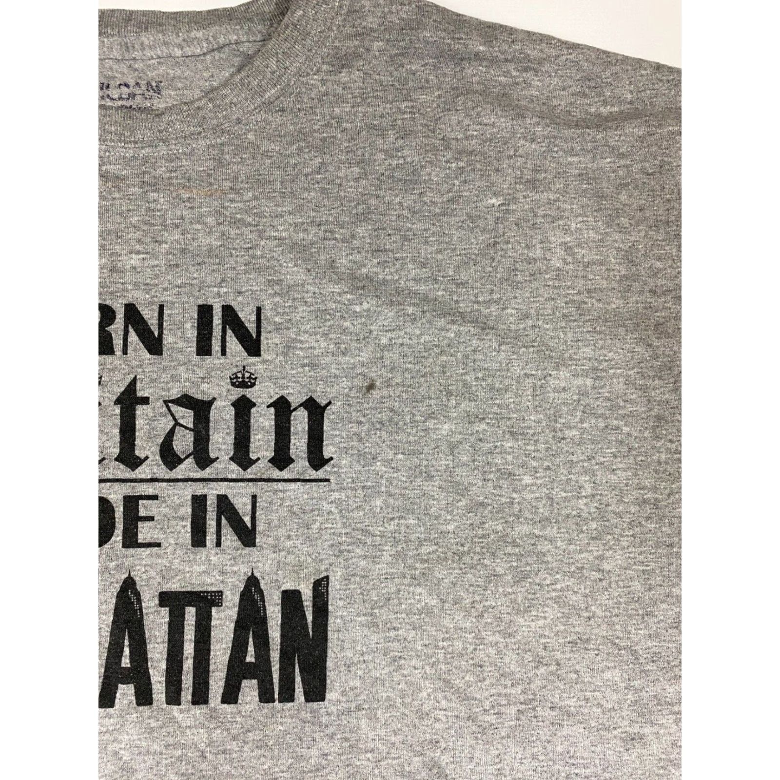Gildan Manhattan New York Mens Shirt 2XL Gray Gildan T-Shirt Short Sleeve Crew Neck Cotton Blend Geometric Logo Modern Vintage No holes Size US XXL / EU 58 / 5 - 5 Thumbnail