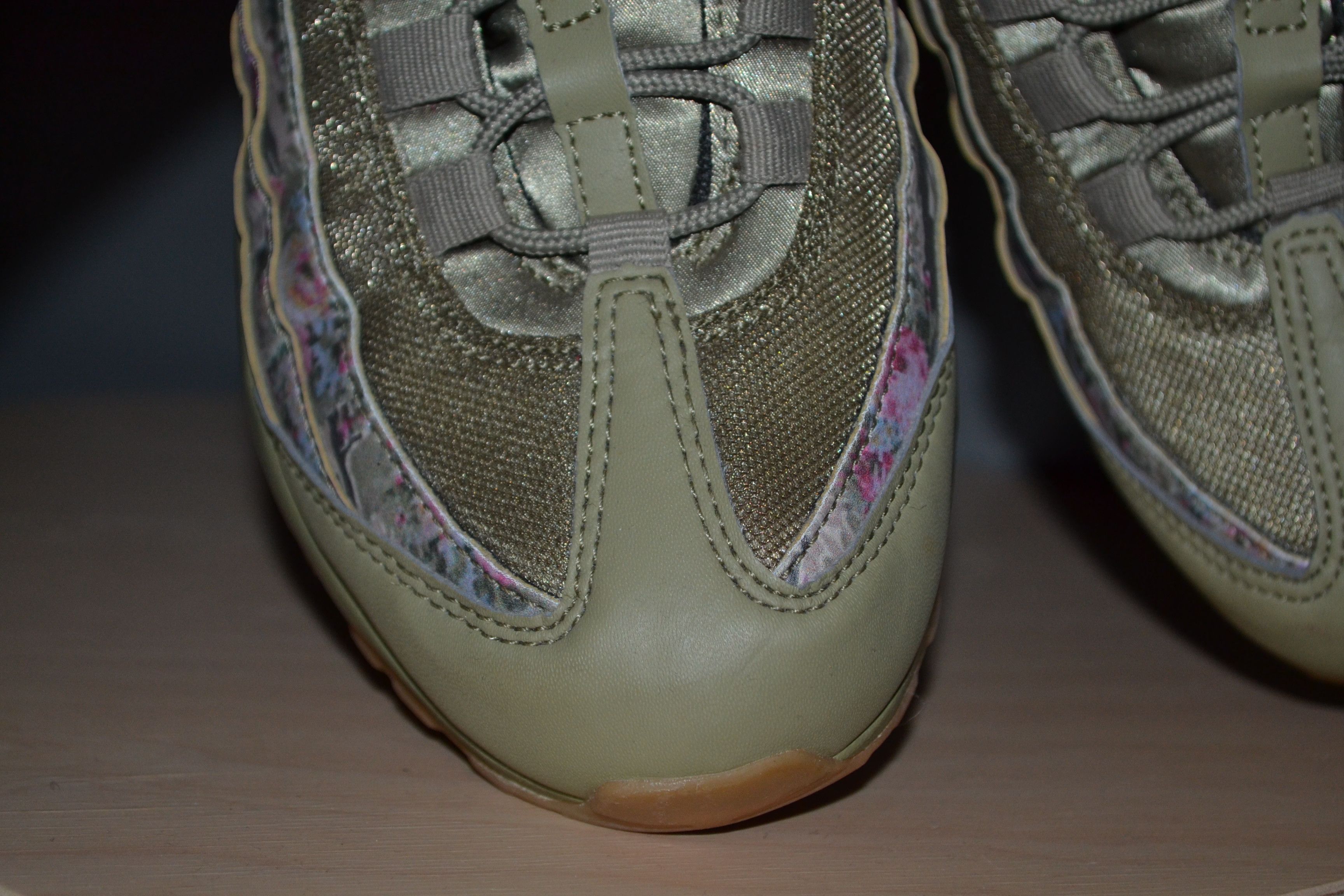 Nike Nike Air Max 95 Floral Camo Olive Womens Size 7 AQ6385-200 Size US 7 / IT 37 - 8 Thumbnail