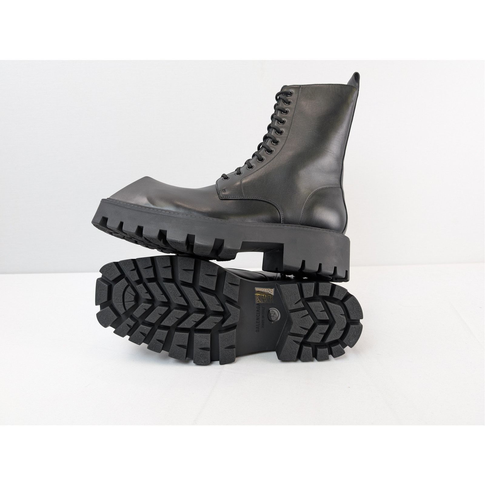 Balenciaga o1rshd1 Rhino Boots Lace-Up in Black Size US 9 / EU 42 - 13 Thumbnail