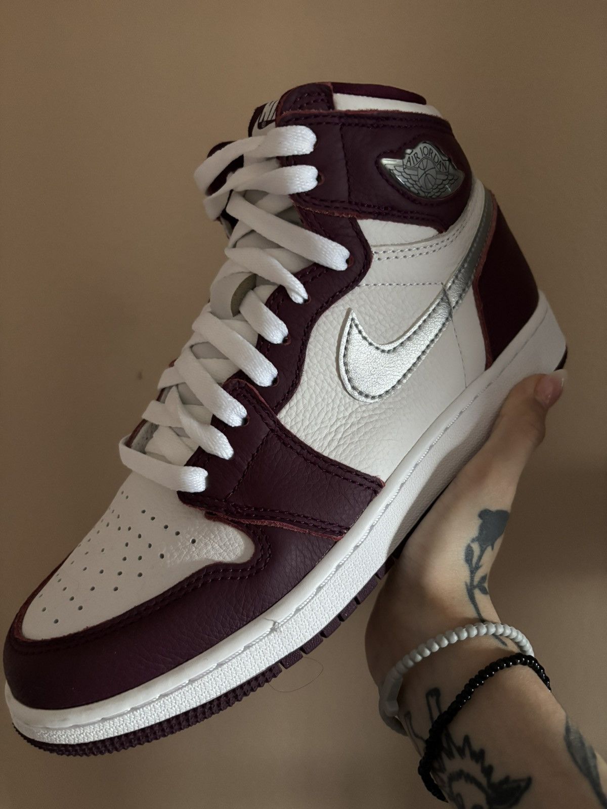 Jordan Brand Air Jordan 1 Retro High OG GS ‘Bordeaux' Size US 6.5 / EU 39-40 - 1 Thumbnail