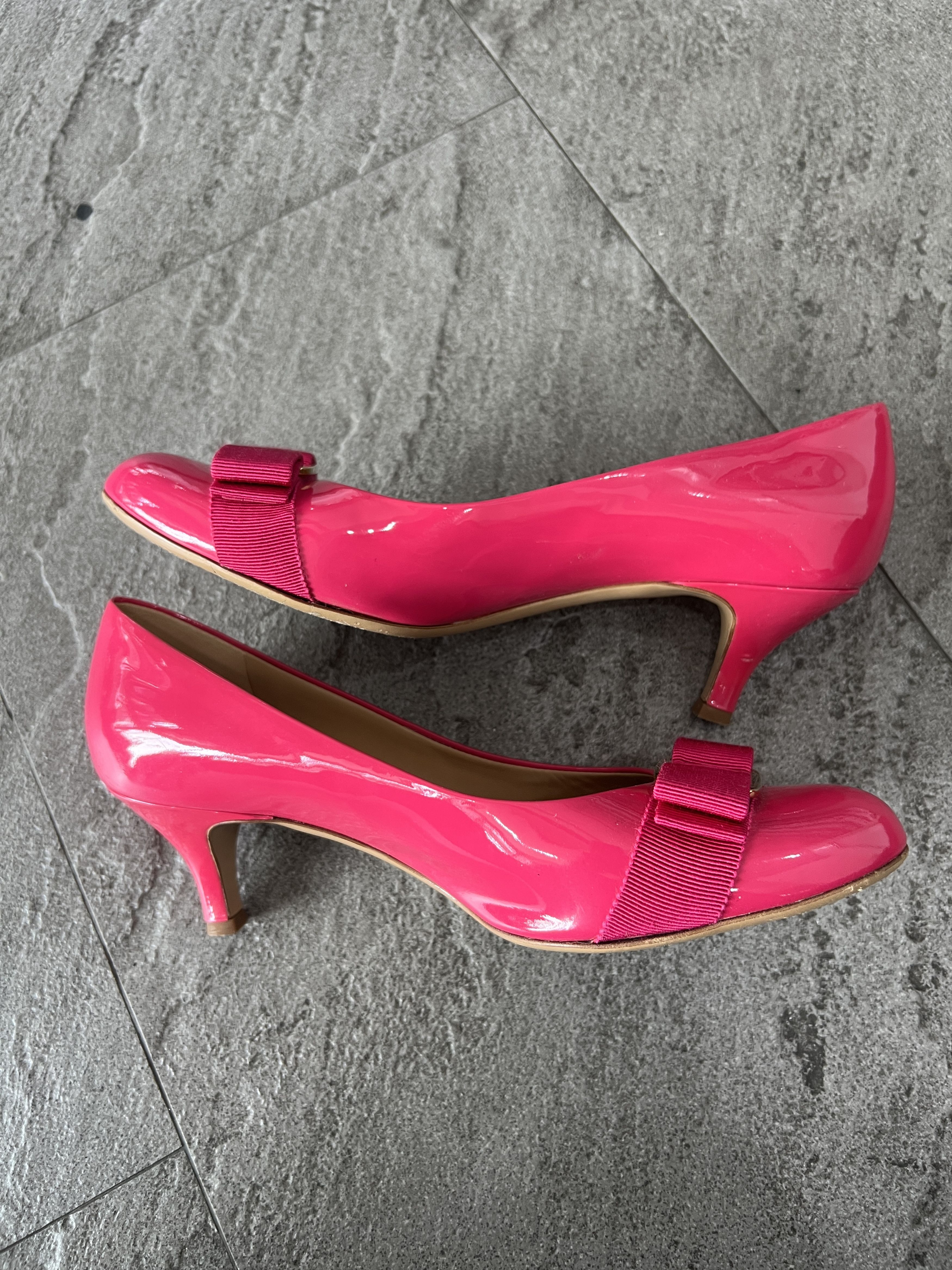 Salvatore Ferragamo Ferragamo Vara Patent Fuchsia Heels Size 7D Size US 7 / IT 37 - 5 Thumbnail