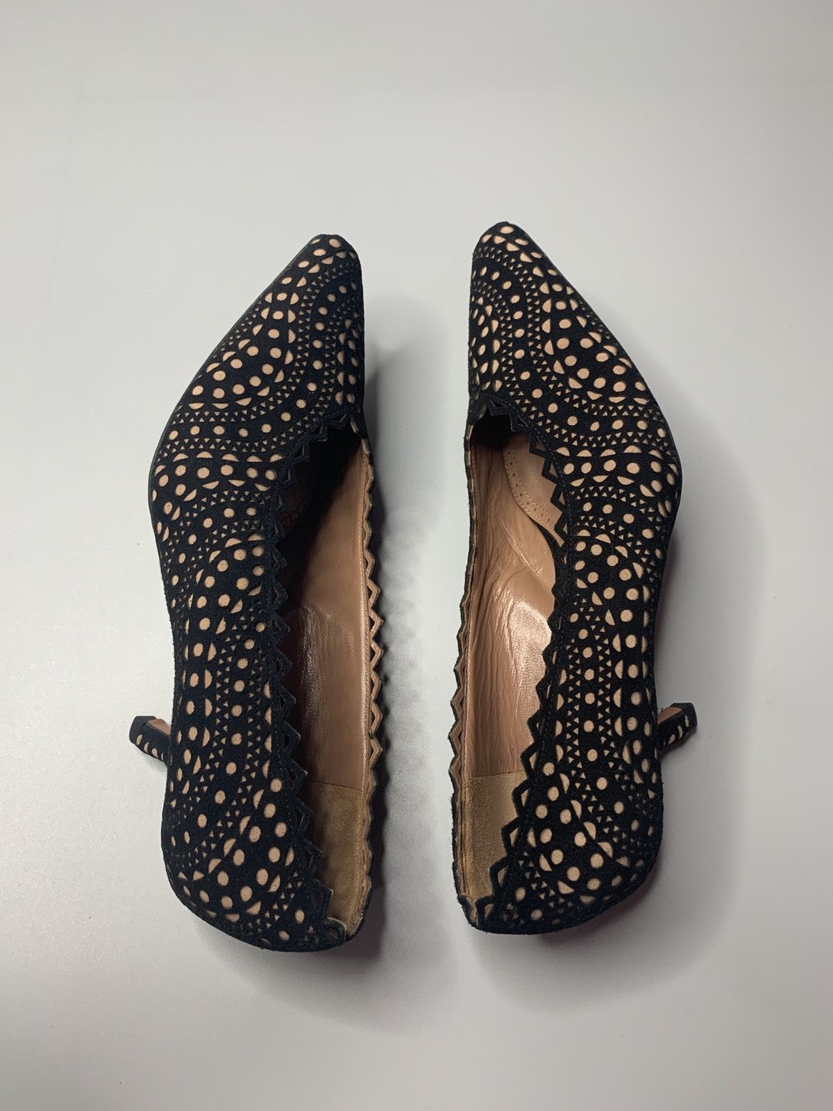 Alaia Alaia Lazer Cut Suede Pumps Size US 7 / IT 37 - 6 Thumbnail