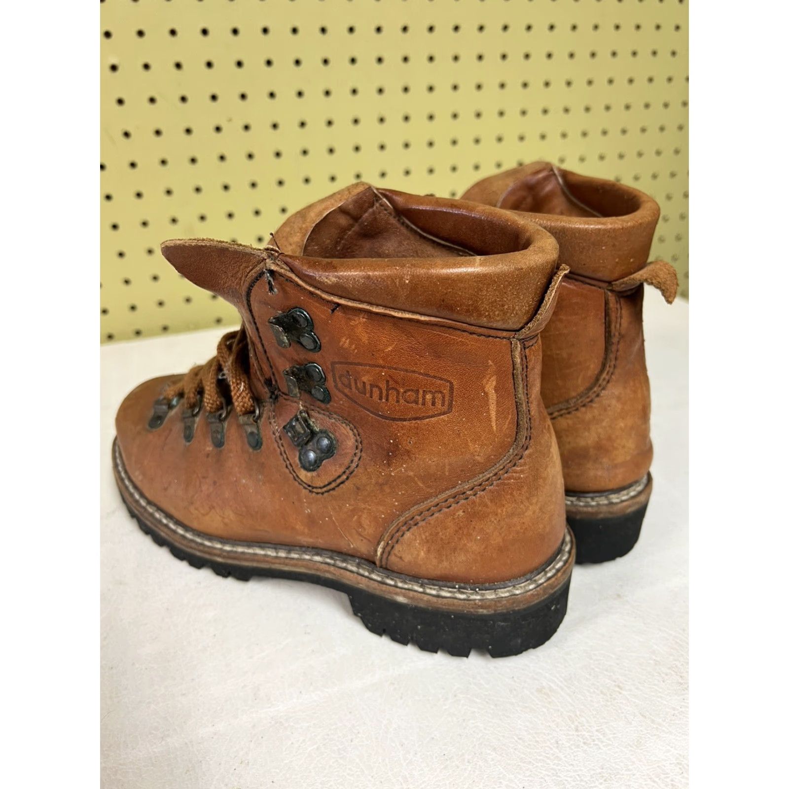 Vibram VINTAGE Dunham Men’s Tyrolean Hiking Boot Boots Vibram Sole Brown Leather Lace Up 7 Mens 70s Outdoors Hiking boot Size US 7 / EU 40 - 5 Thumbnail
