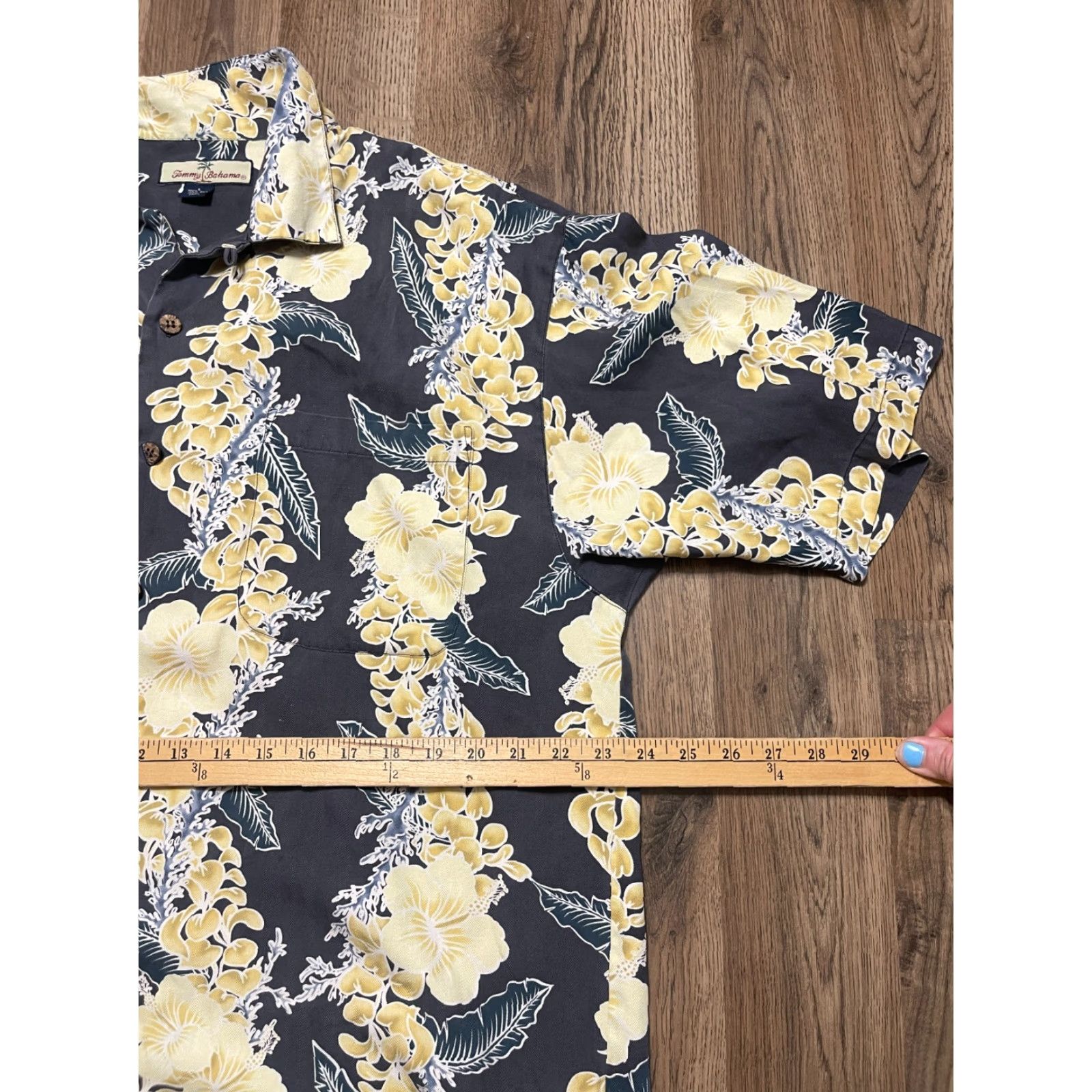 Tommy Bahama Tommy Bahama Shirt Men's Large Size L Grey Yellow Floral Button Up 100% Silk Button-Up Short Sleeve Casual Regular Mens Size US L / EU 52-54 / 3 - 7 Thumbnail