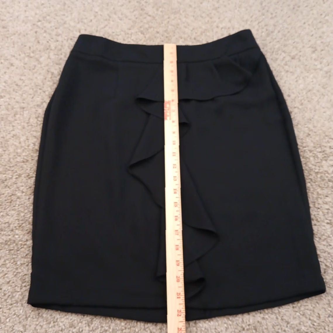 Vintage ELLE Skirt Knee Length Pencil Black Size 8 Ruffle Slit Polyester Women Regular Vintage No Size 30" / US 8 / IT 44 - 4 Thumbnail