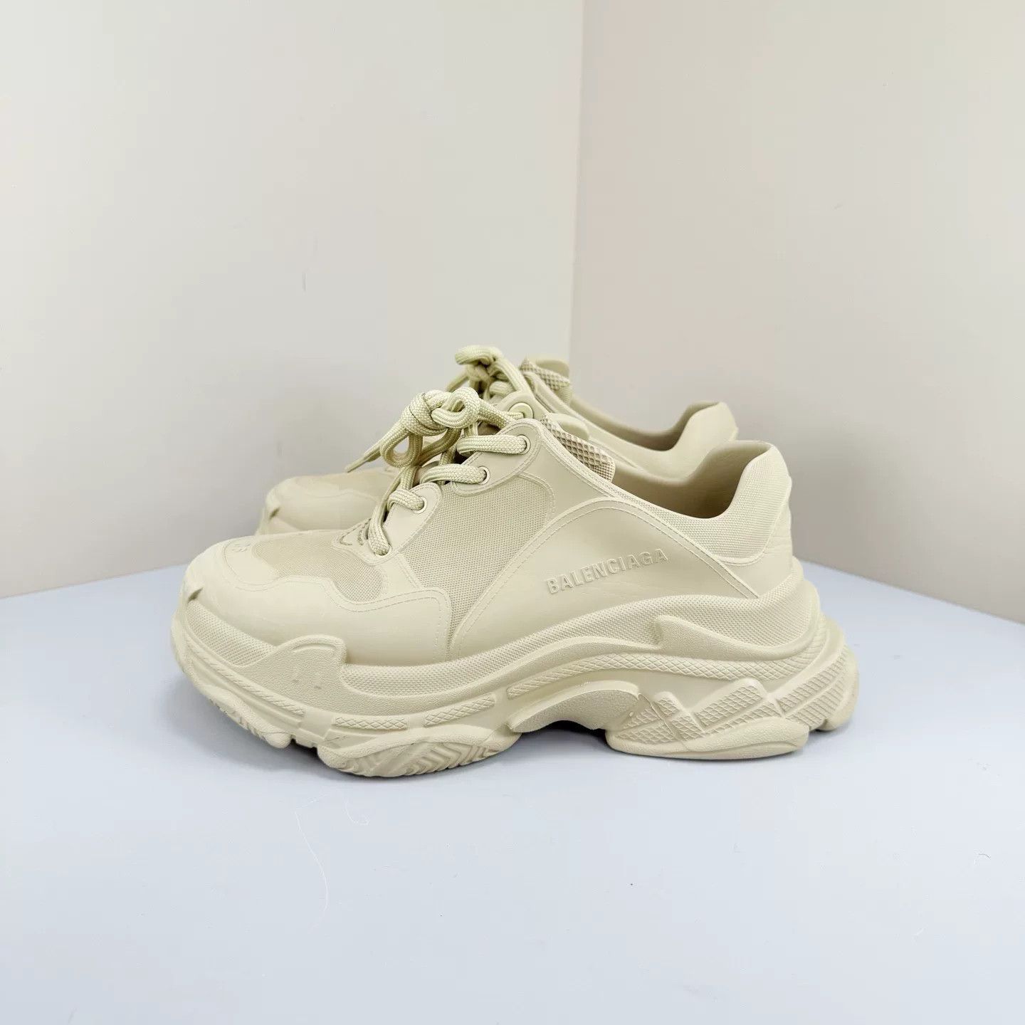 Balenciaga Balenciaga Triples Chunky Sneakers Size US 5 / IT 35 - 1 Thumbnail
