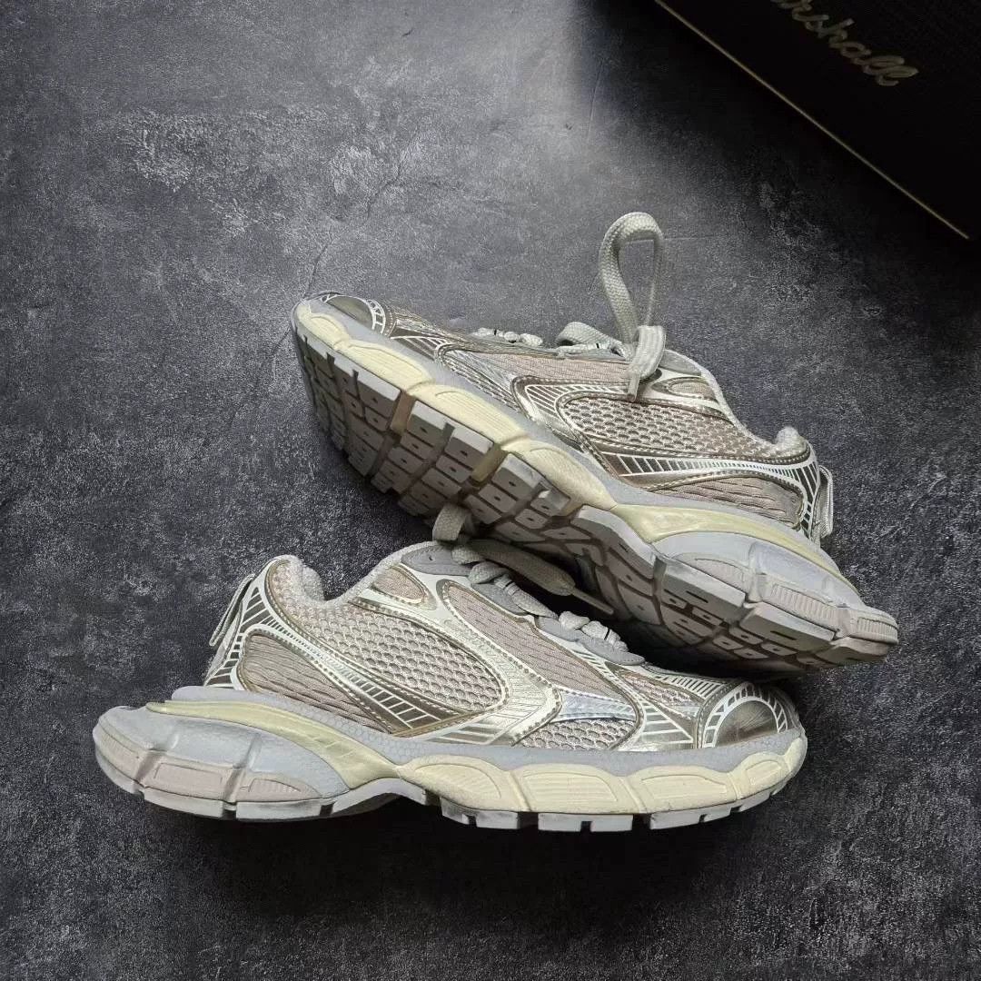Balenciaga Balenciaga Beige Lowtop Sneakers XXXL Women Size US 8 / IT 38 - 1 Thumbnail