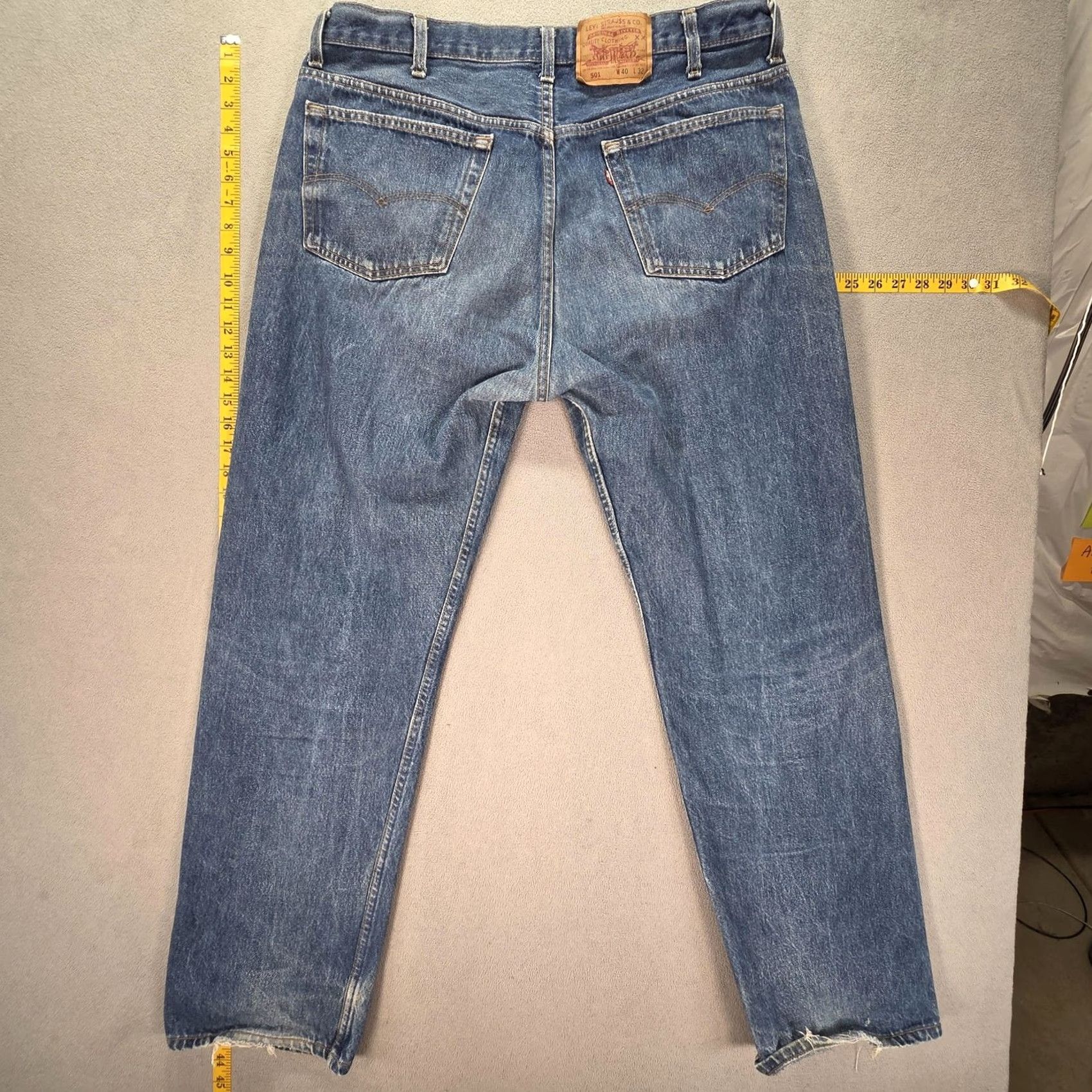 Levi's Levi's 501 Jeans Mens Medium Blue Wash Button Fly Vintage Straight 36x30 Made in USA Mens Jeans 36 Size US 36 / EU 52 - 2 Thumbnail