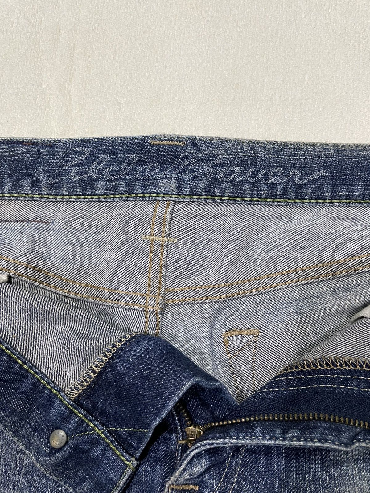 Eddie Bauer Vintage Eddie Bauer Straight Cut Distress Ripped Dark Blue Size US 33 - 9 Thumbnail