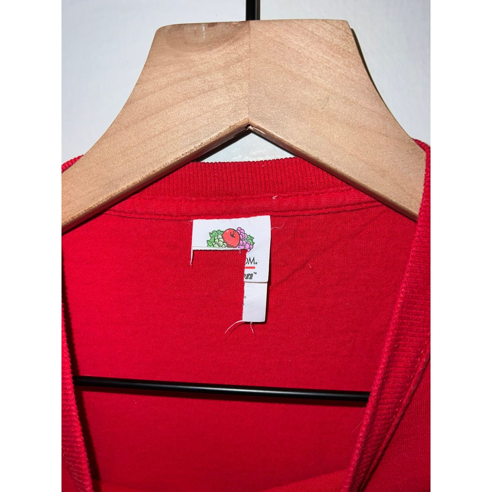 Fruit Of The Loom Vintage Dare Shirt To Resist Drugs & Violence Red Tee 2000s Size US S / EU 44-46 / 1 - 5 Thumbnail