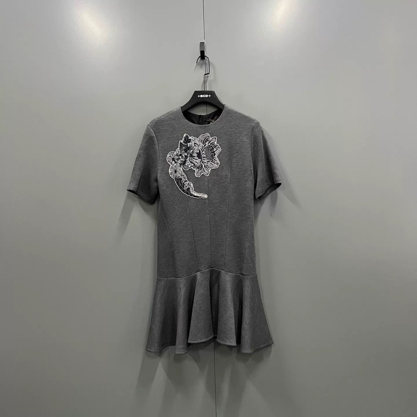 Louis Vuitton lv gray floral embroidery M dress Size M / US 6-8 / IT 42-44 - 1 Thumbnail