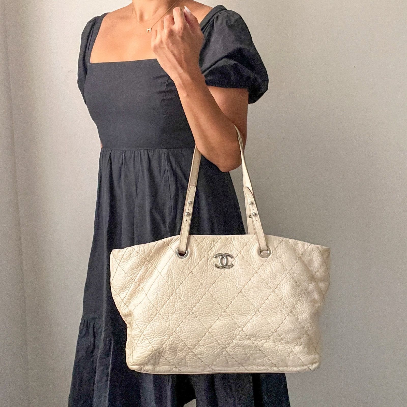 Chanel CHANEL On the Road Cream Leather Large Tote Size ONE SIZE - 15 Thumbnail