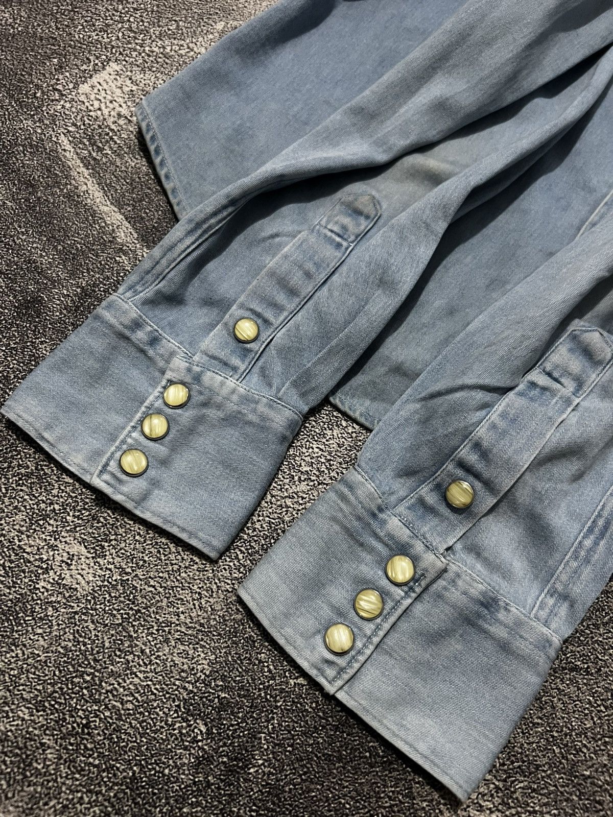Acne Studios Acne Studios Ewing Den Pss16 Stone Button Shirt Size US M / EU 48-50 / 2 - 5 Thumbnail