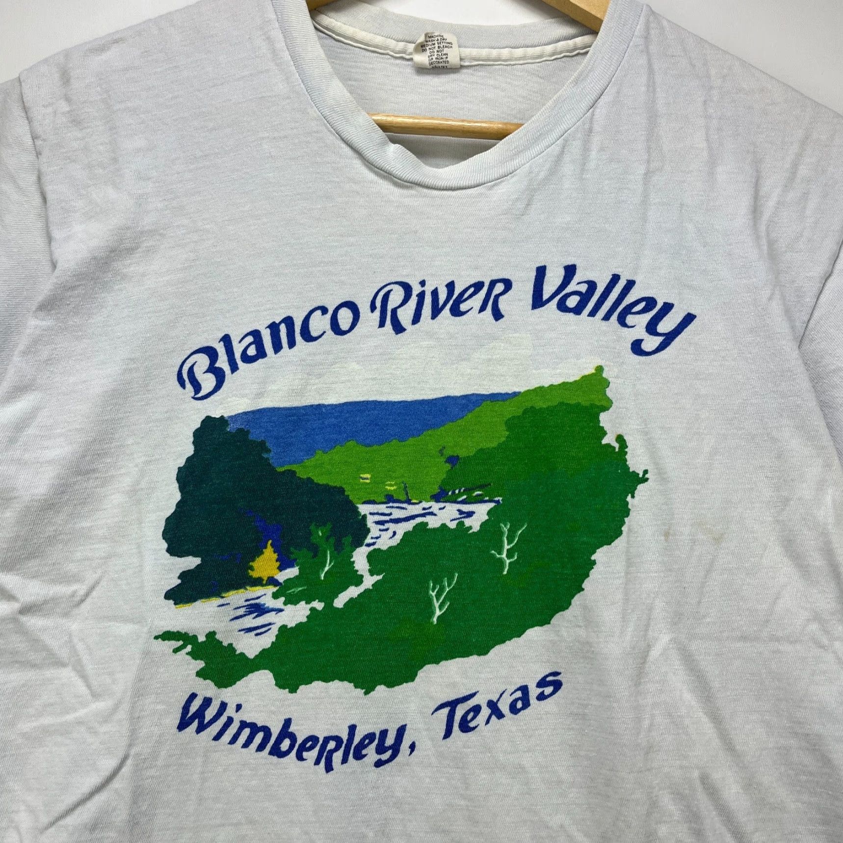 Hanes VINTAGE Hanes T-Shirt Men Large White River Valley Wimberley Texas 70s Nature Size US L / EU 52-54 / 3 - 2 Thumbnail