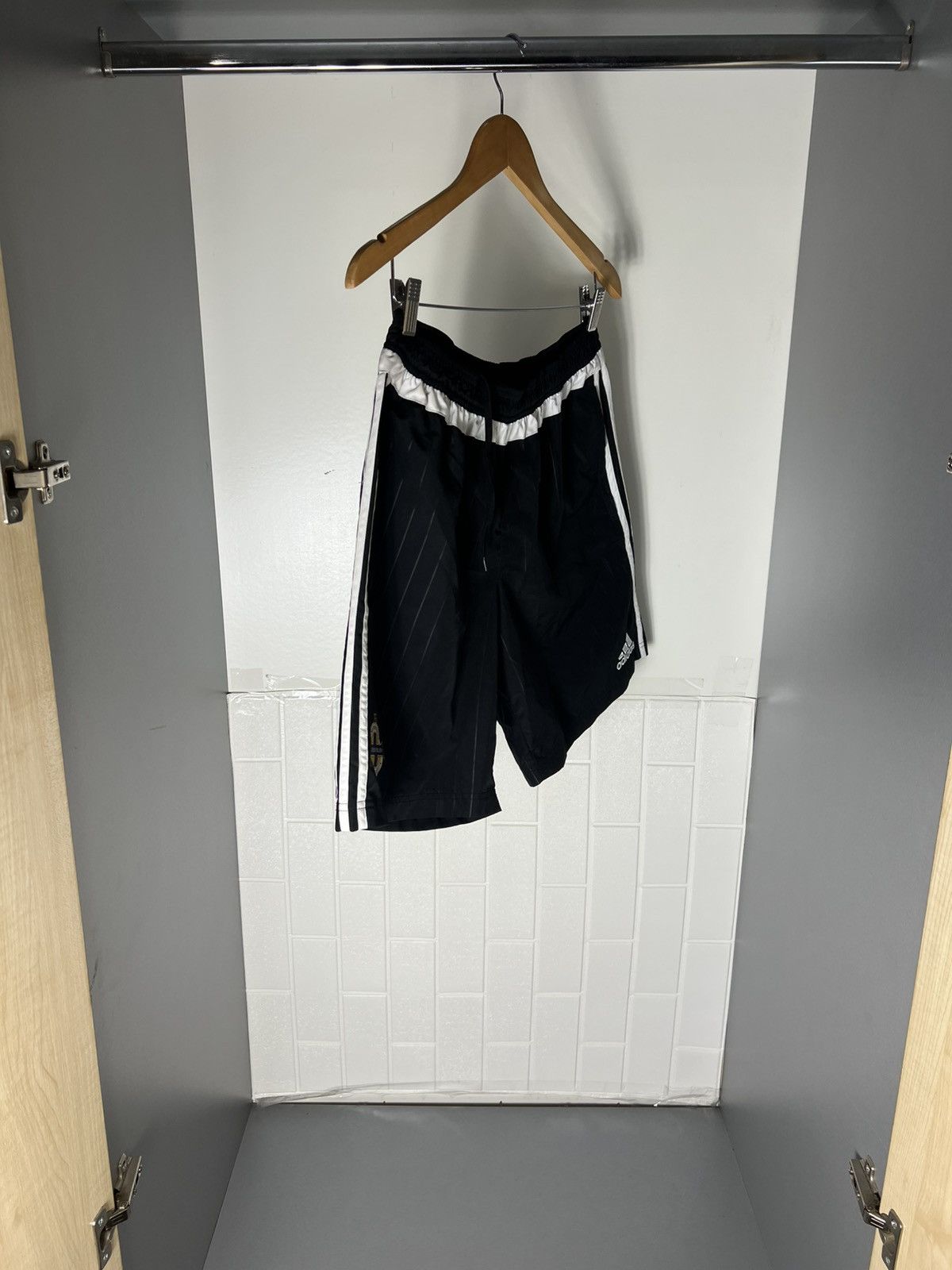 Adidas VINTAGE ADIDAS NORTHERN IRELAND IRISH SOCCER SHORTS Y2K 90s Size US L / EU 52-54 / 3 - 8 Thumbnail