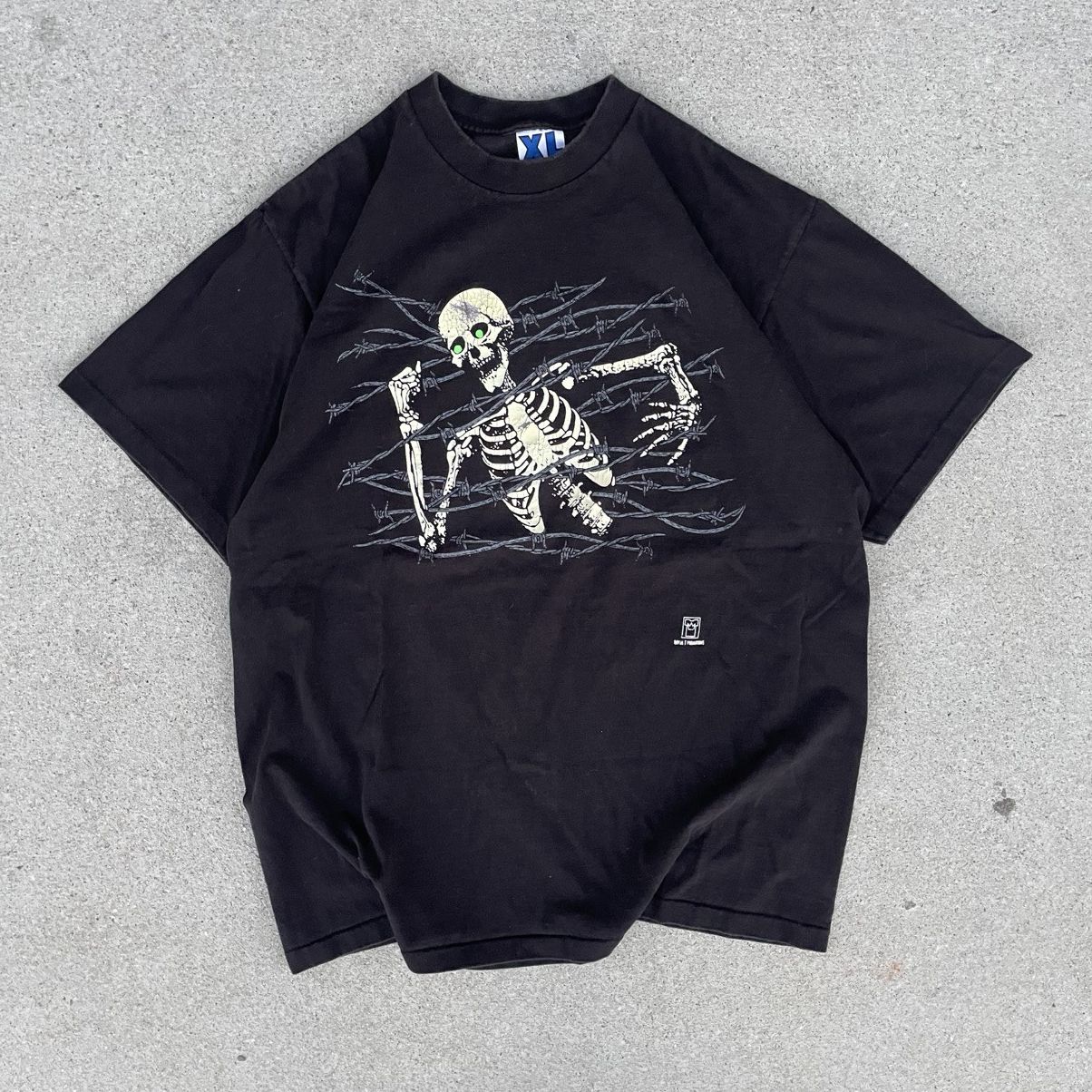 Vintage Vintage 1996 Royal T Stadium Court Barbed Skeleton T-shirt Size US XL / EU 56 / 4 - 1 Thumbnail