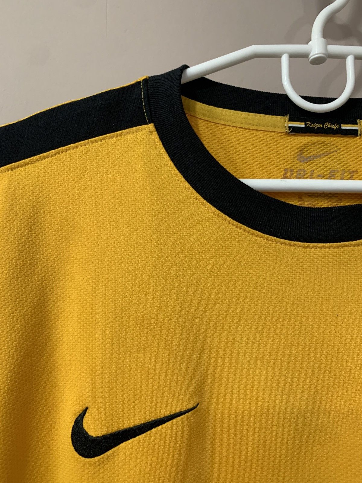 Nike KAIZER CHIEFS 2009/2010 HOME FOOTBALL SHIRT JERSEY Nike Size US XL / EU 56 / 4 - 5 Thumbnail