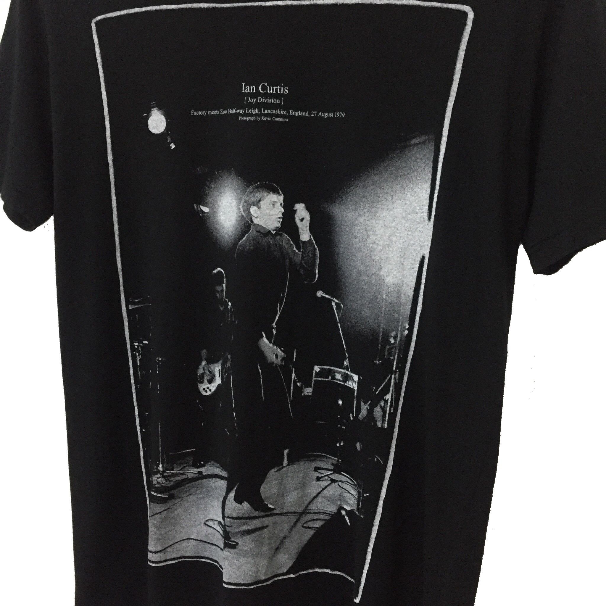 Band Tees JOY DIVISION IAN CURTIS PHOTO TEE ROCK BAND TSHIRT Size US M / EU 48-50 / 2 - 3 Thumbnail