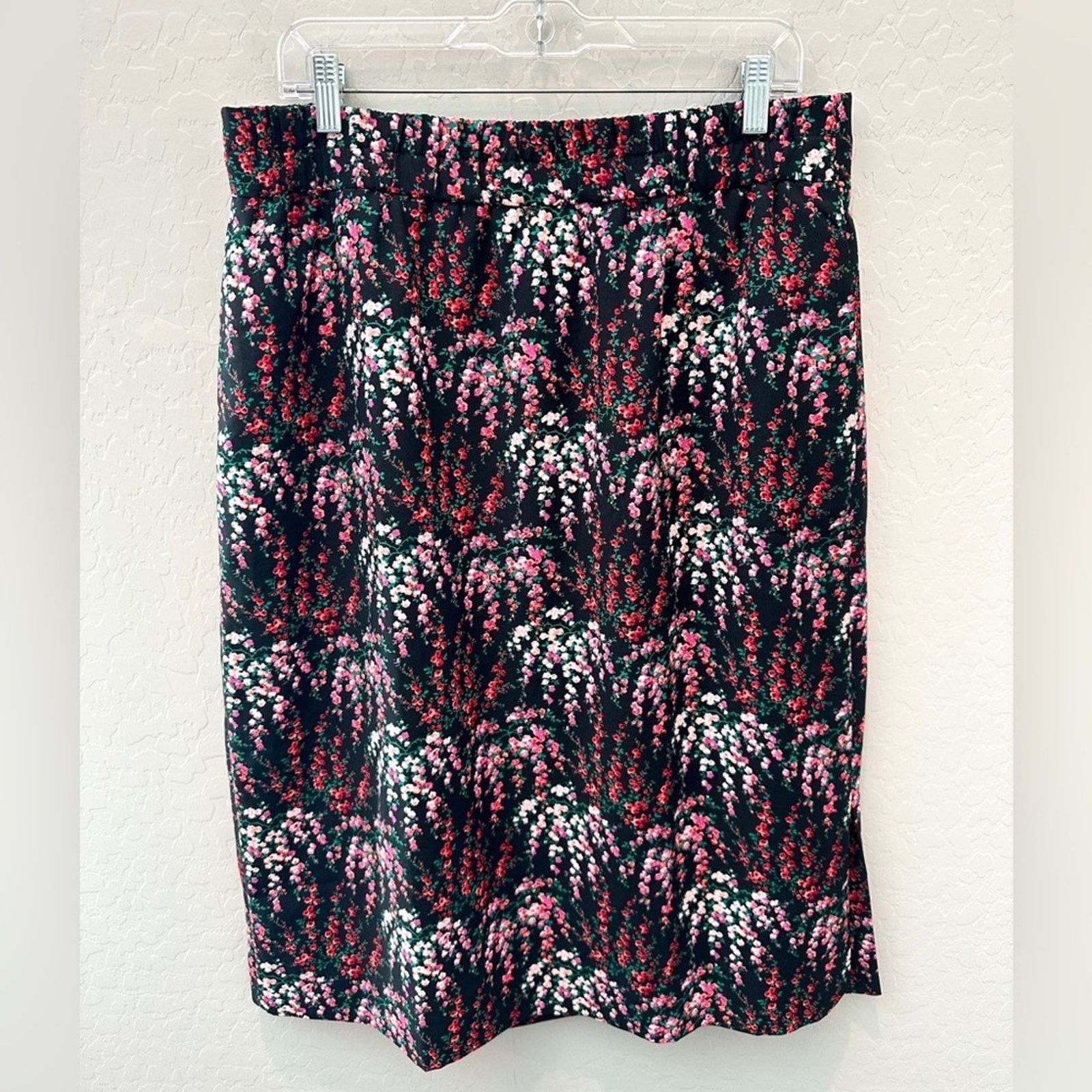 J.Crew J.CREW | Black Pink Wildflower Floral Side Slit Midi Skirt Size 34" / US 12 / IT 48 - 1 Thumbnail